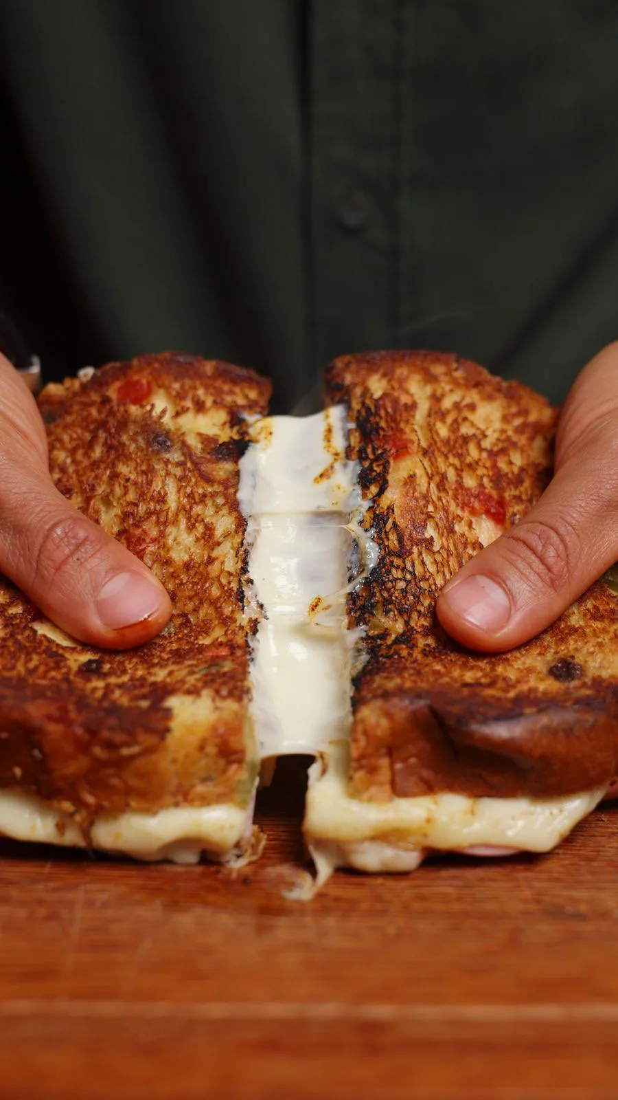 el-"mixto-navideno"-con-paneton-y-queso-derretido-"christmas-mix"-with-panettone-and-melted-cheese