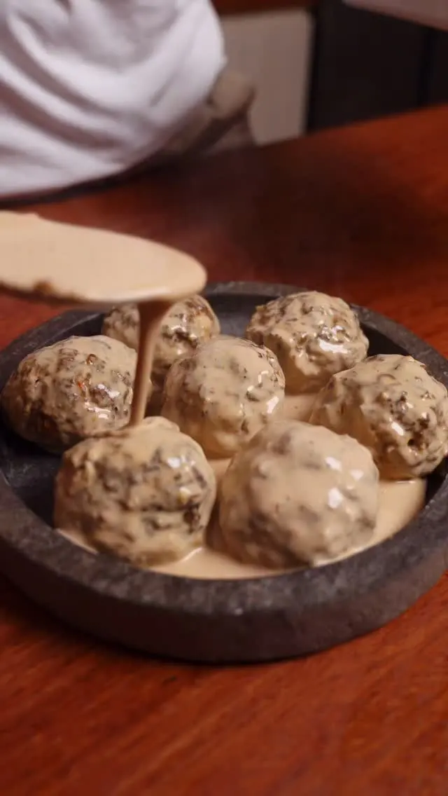 albondigas-navidenas-en-salsa-blanca-christmas-meatballs-in-white-sauce