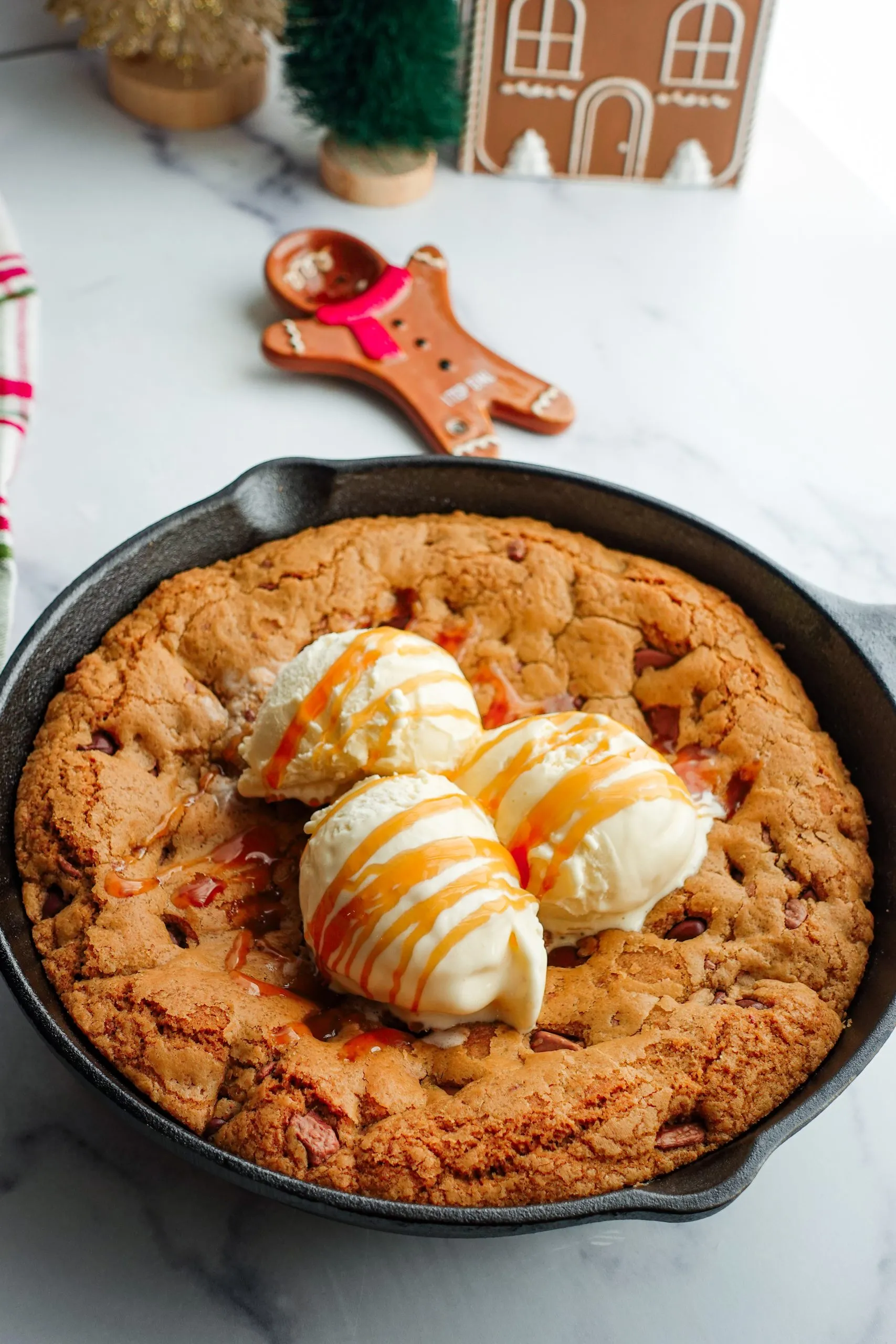 chocolate-chip-cookie-skillet
