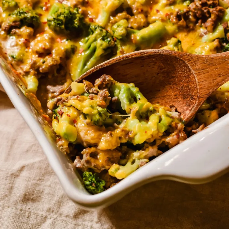 easy-creamy-ground-beef-and-broccoli-casserole-(4-ingredients!)