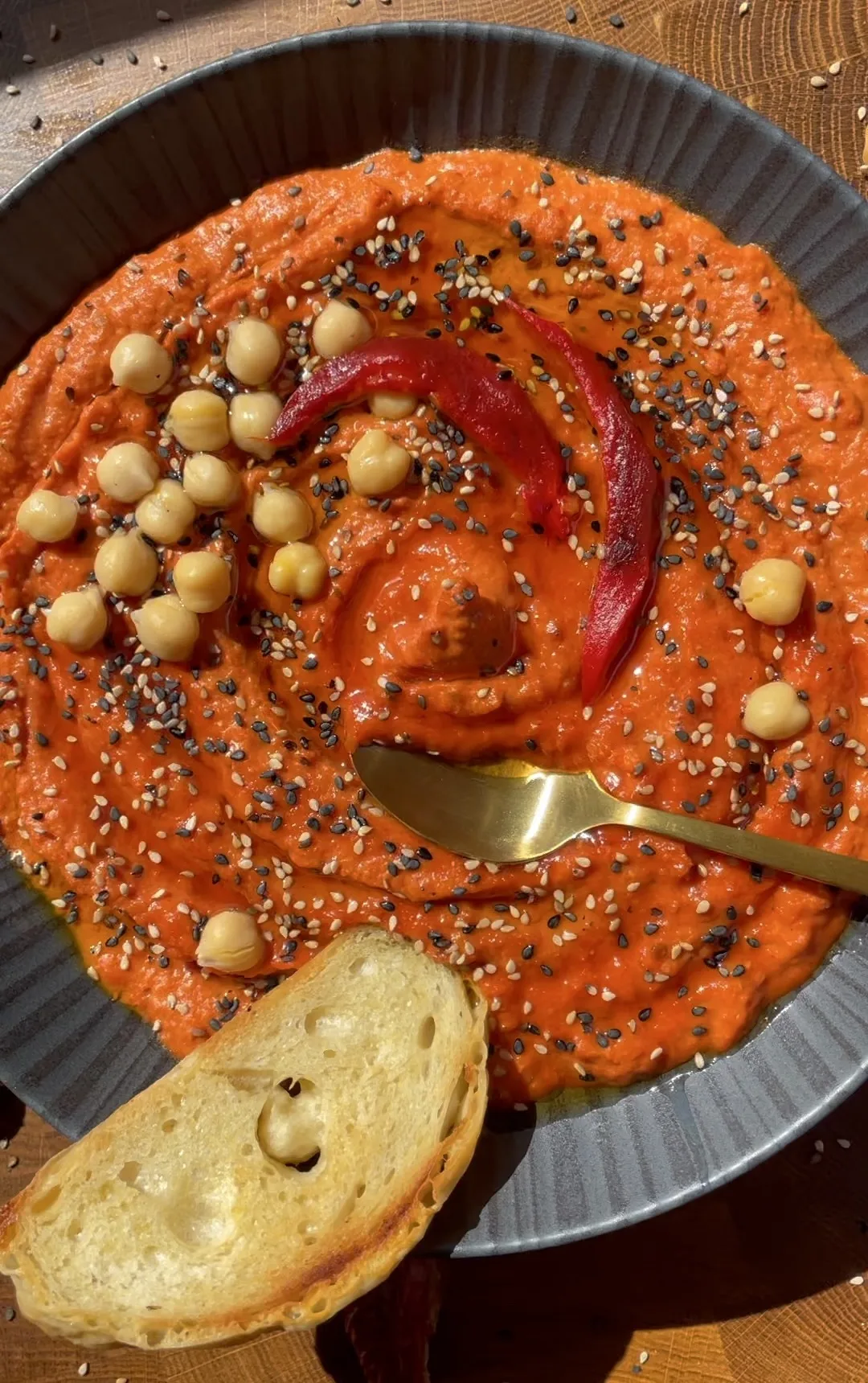 the-best-roasted-red-pepper-hummus