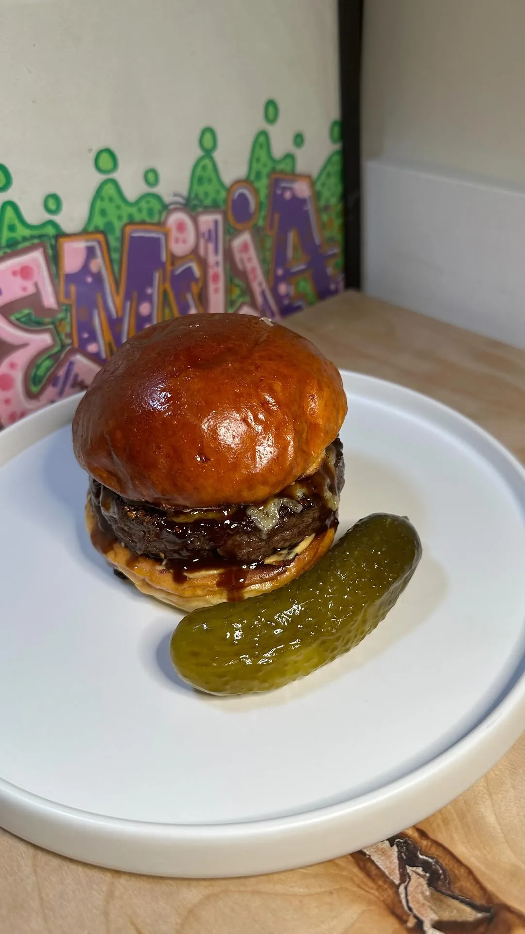cheeseburger-with-green-peppercorn-sauce