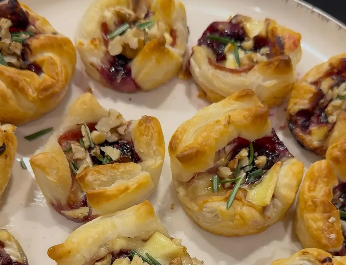 brie-and-berries-bites