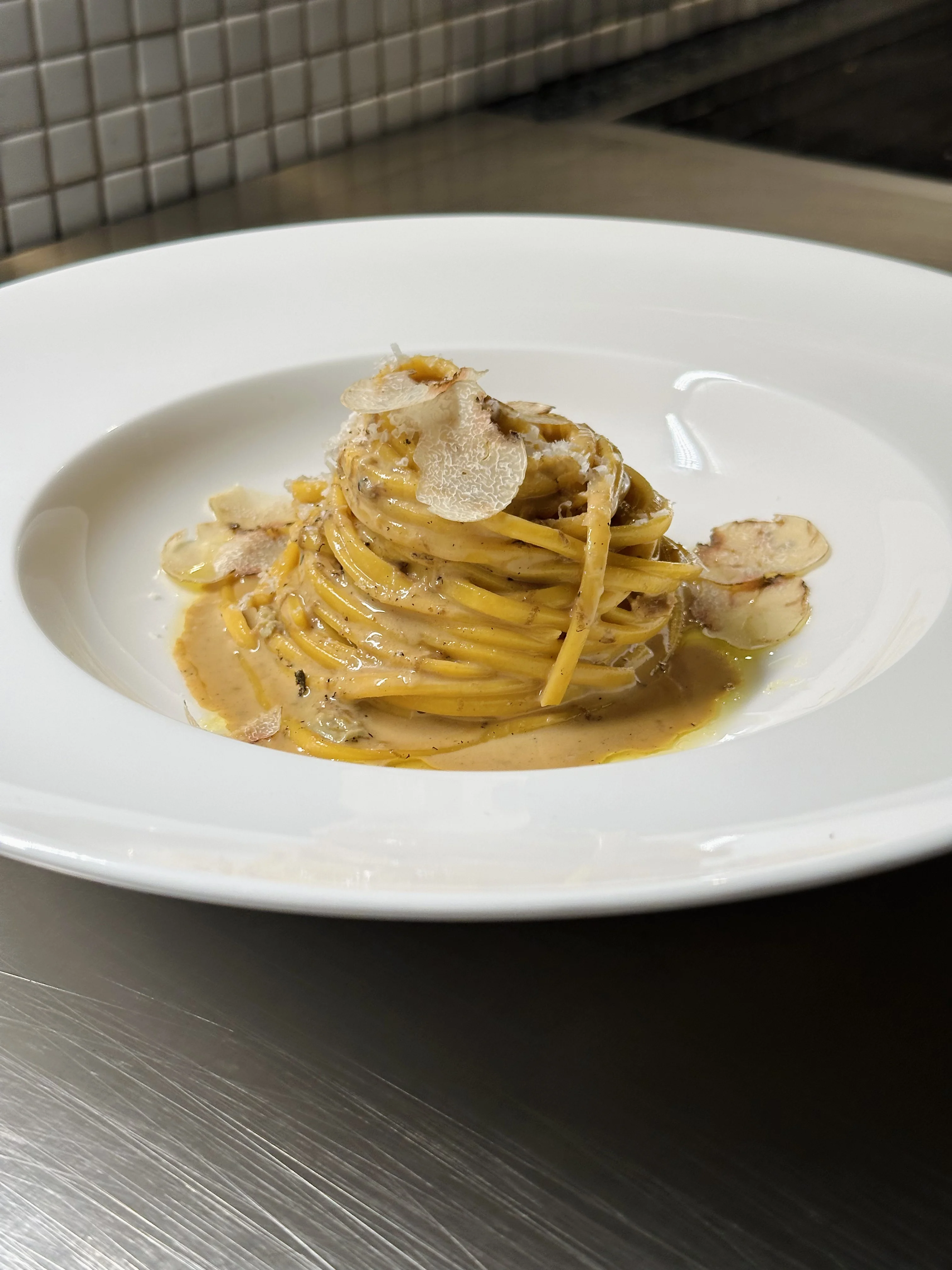 fresh-linguine-chicken-jus-gorgonzola-and-truffle-cream-(experimental)