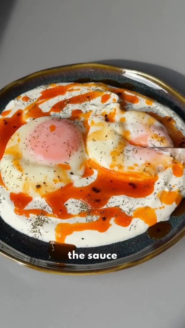 high-protein-breakfast-with-poached-eggs