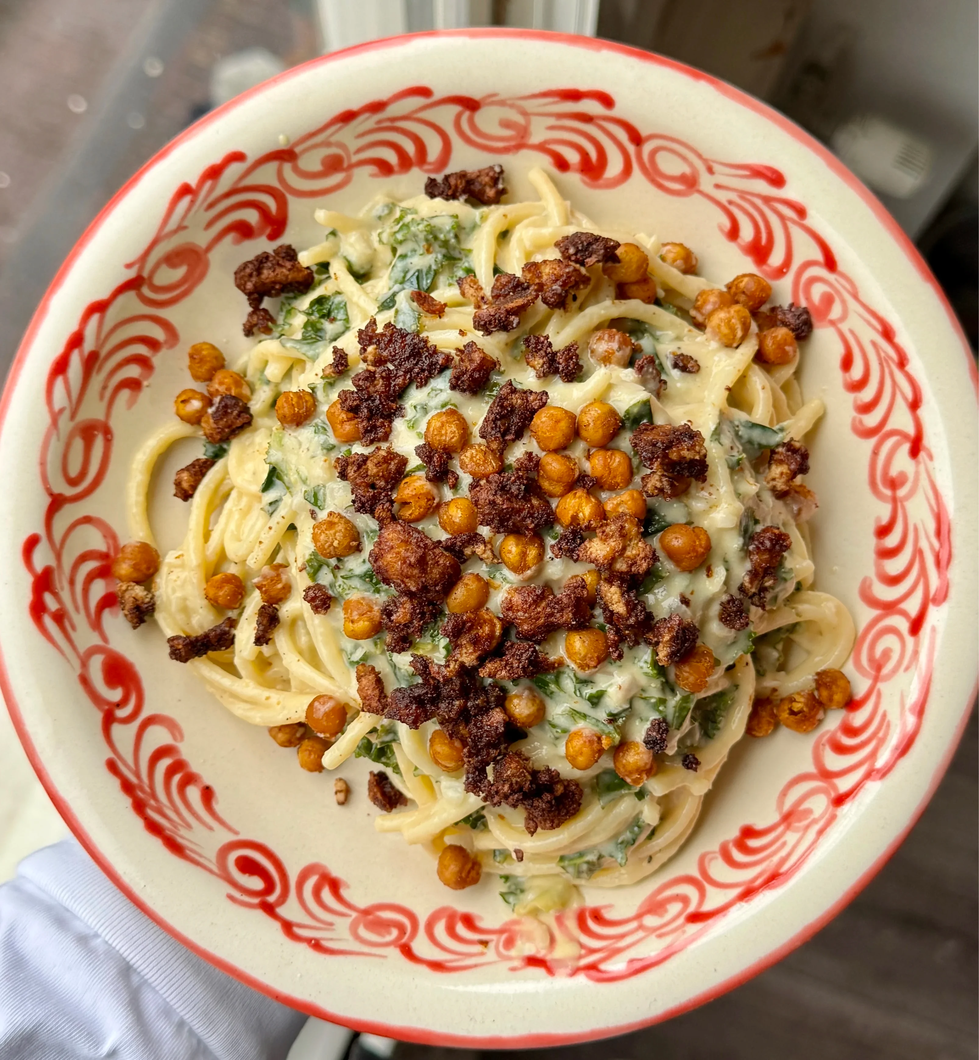 creamy-hummus-pasta-with-crispy-chickpeas