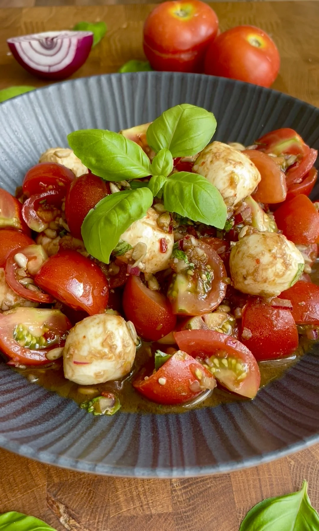 tomato-and-mozzarella-salad-2