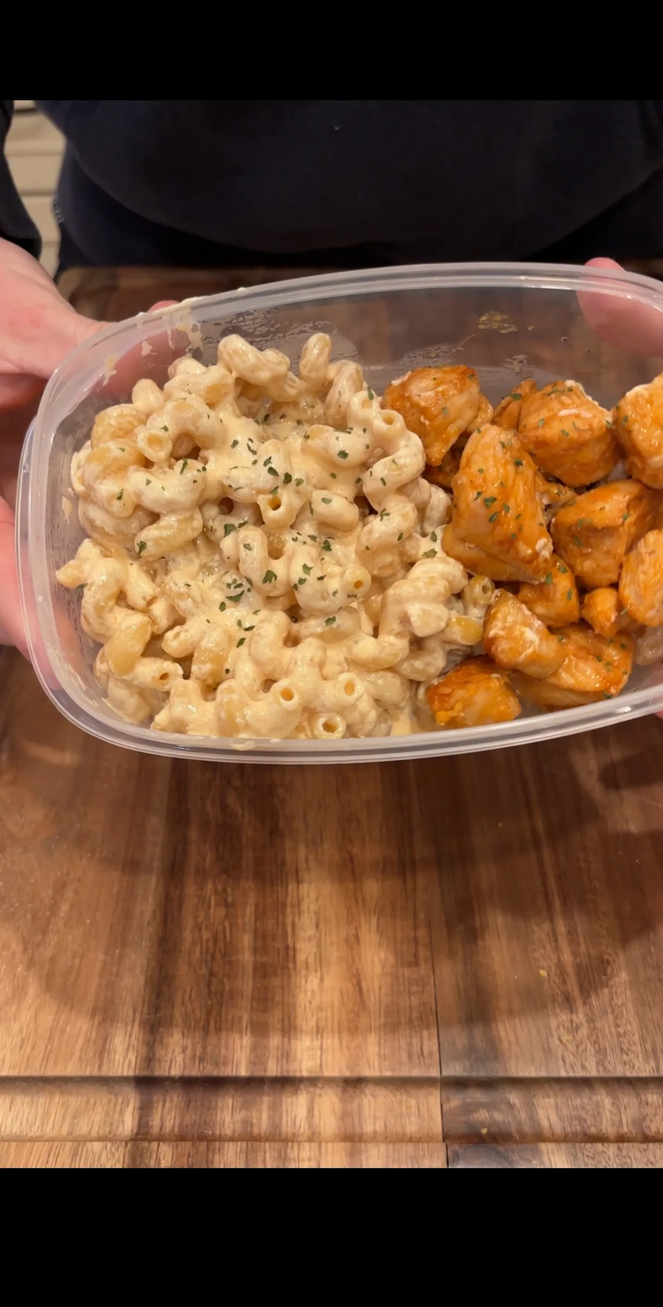 high-protein-honey-buffalo-chicken-mac-and-cheese