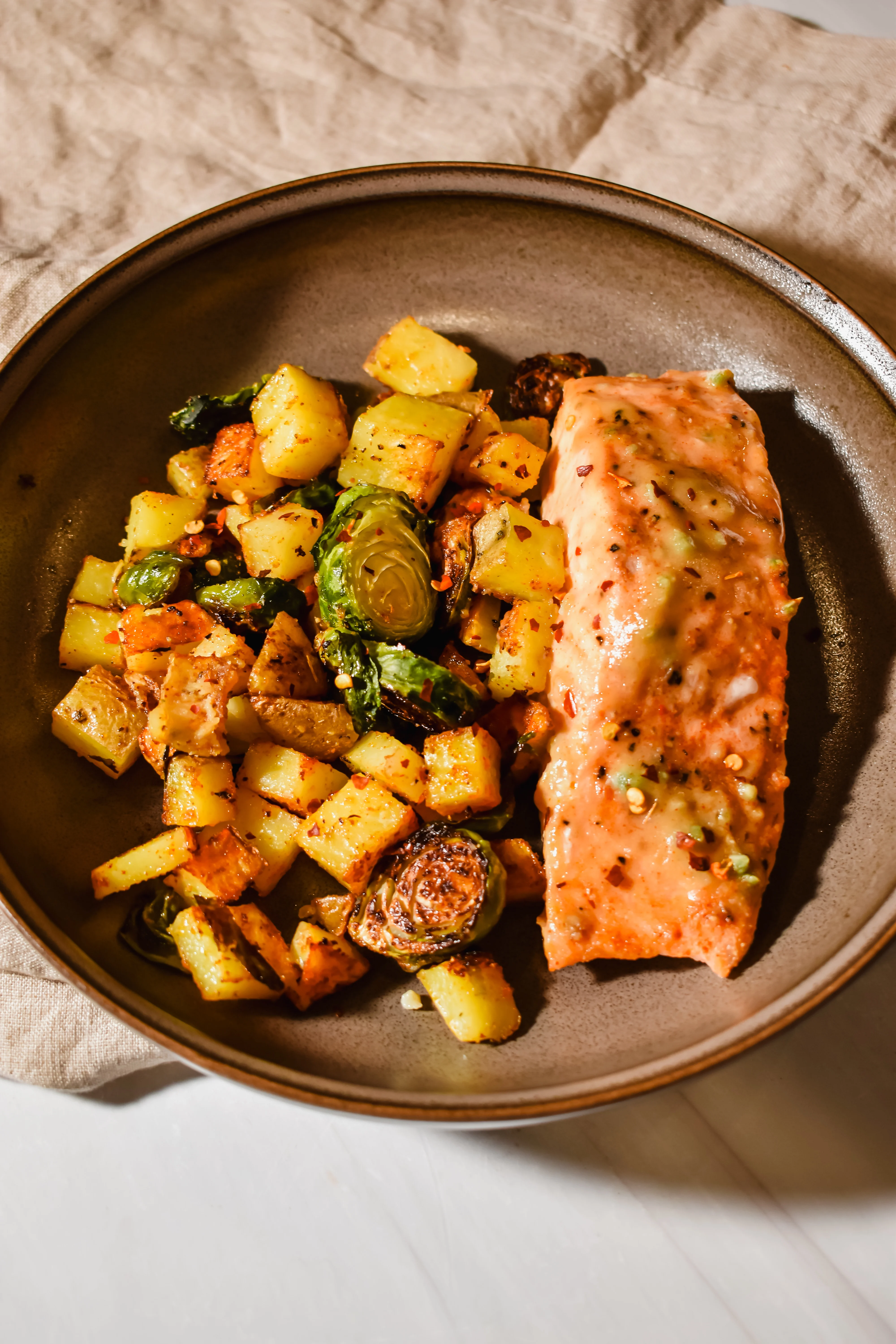 easy-maple-dijon-salmon-with-roasted-veggies