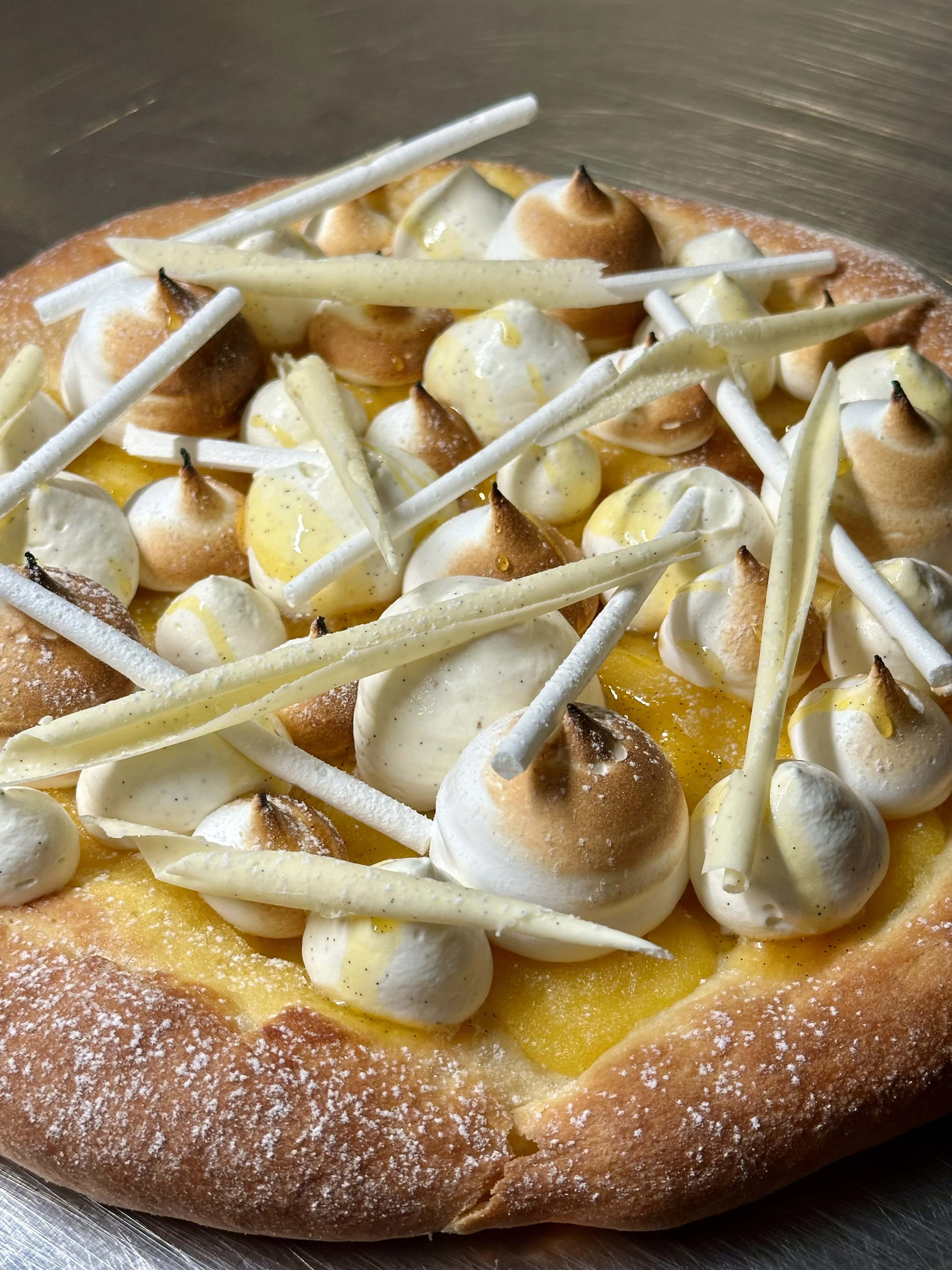 lemon-brioche-dessert-pizza