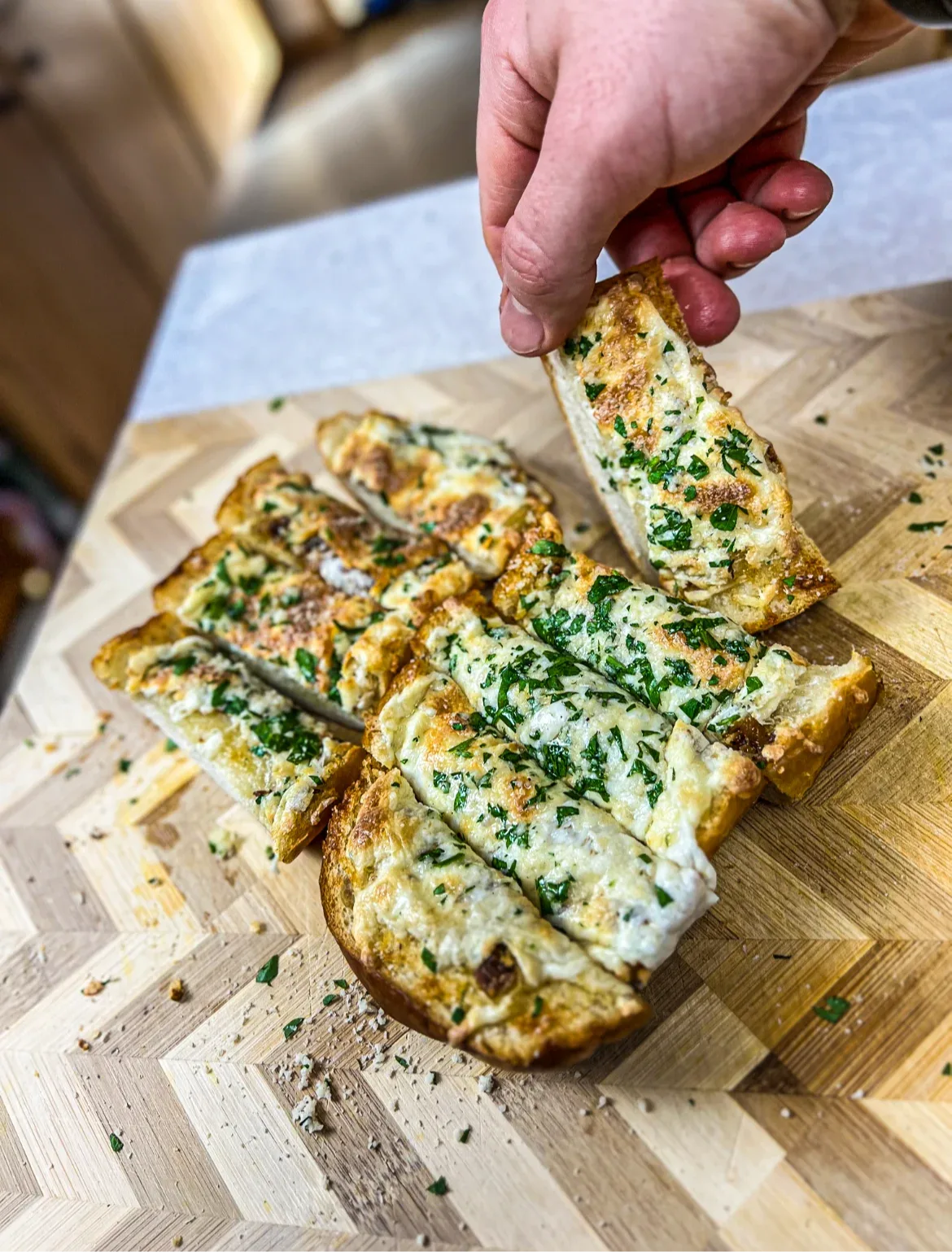 the-best-garlic-bread-of-your-life-(easy-cheesy-garlic-bread)