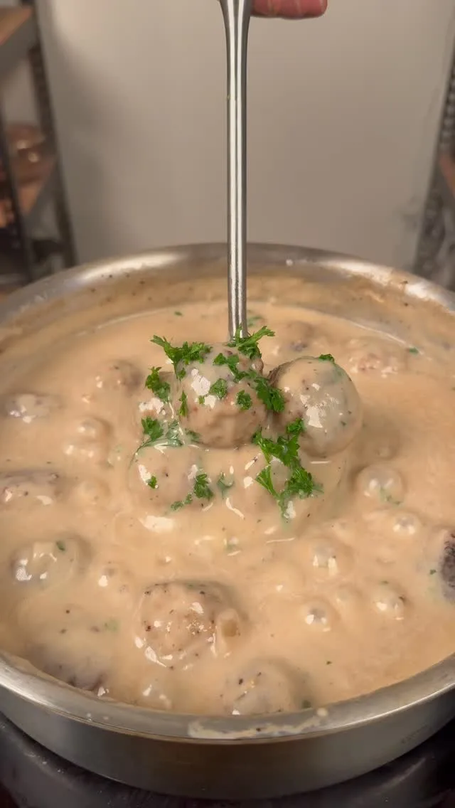 smothered-cream-of-mushroom-meatballs