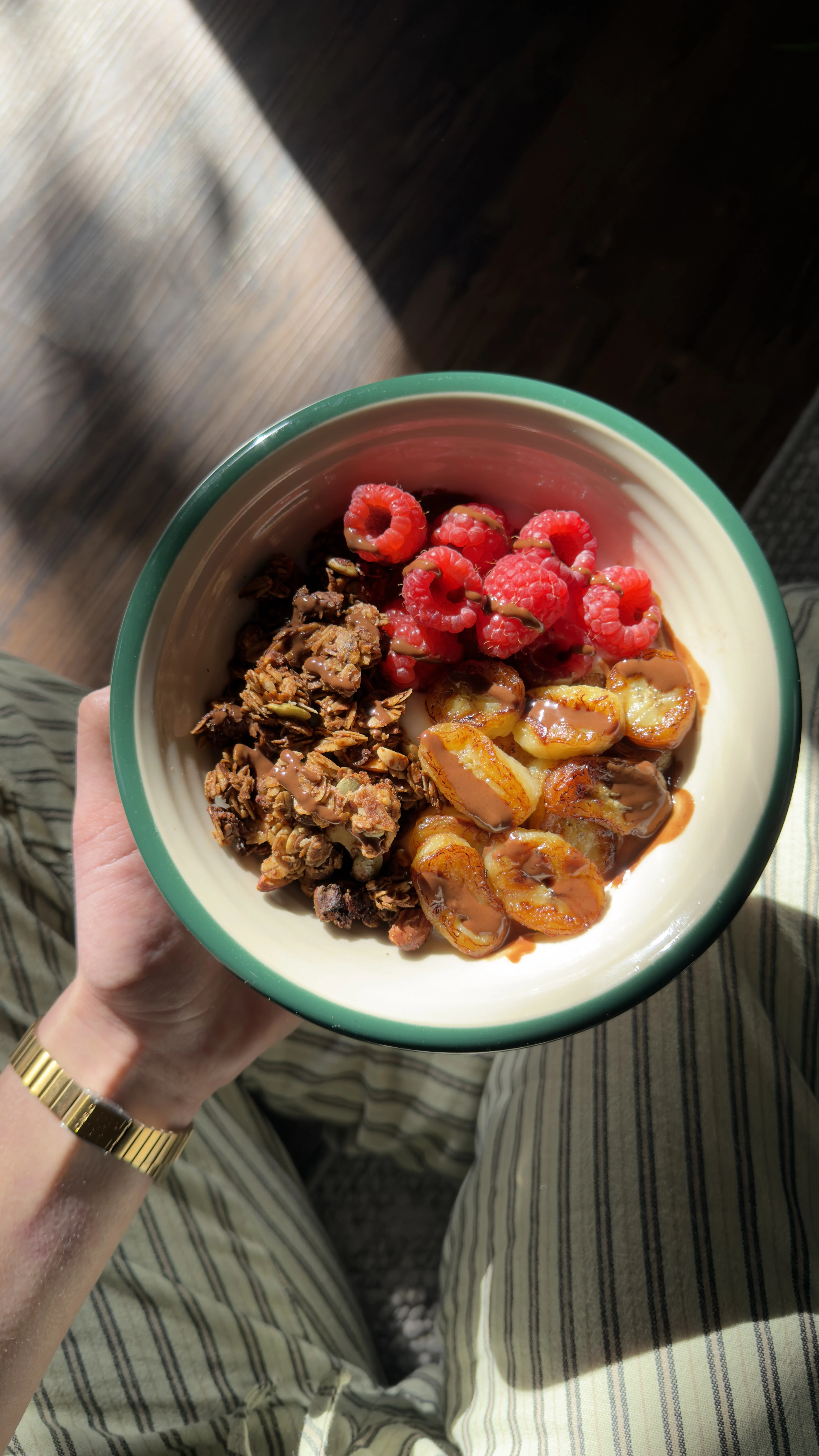 caramelized-banana-yogurt-bowl