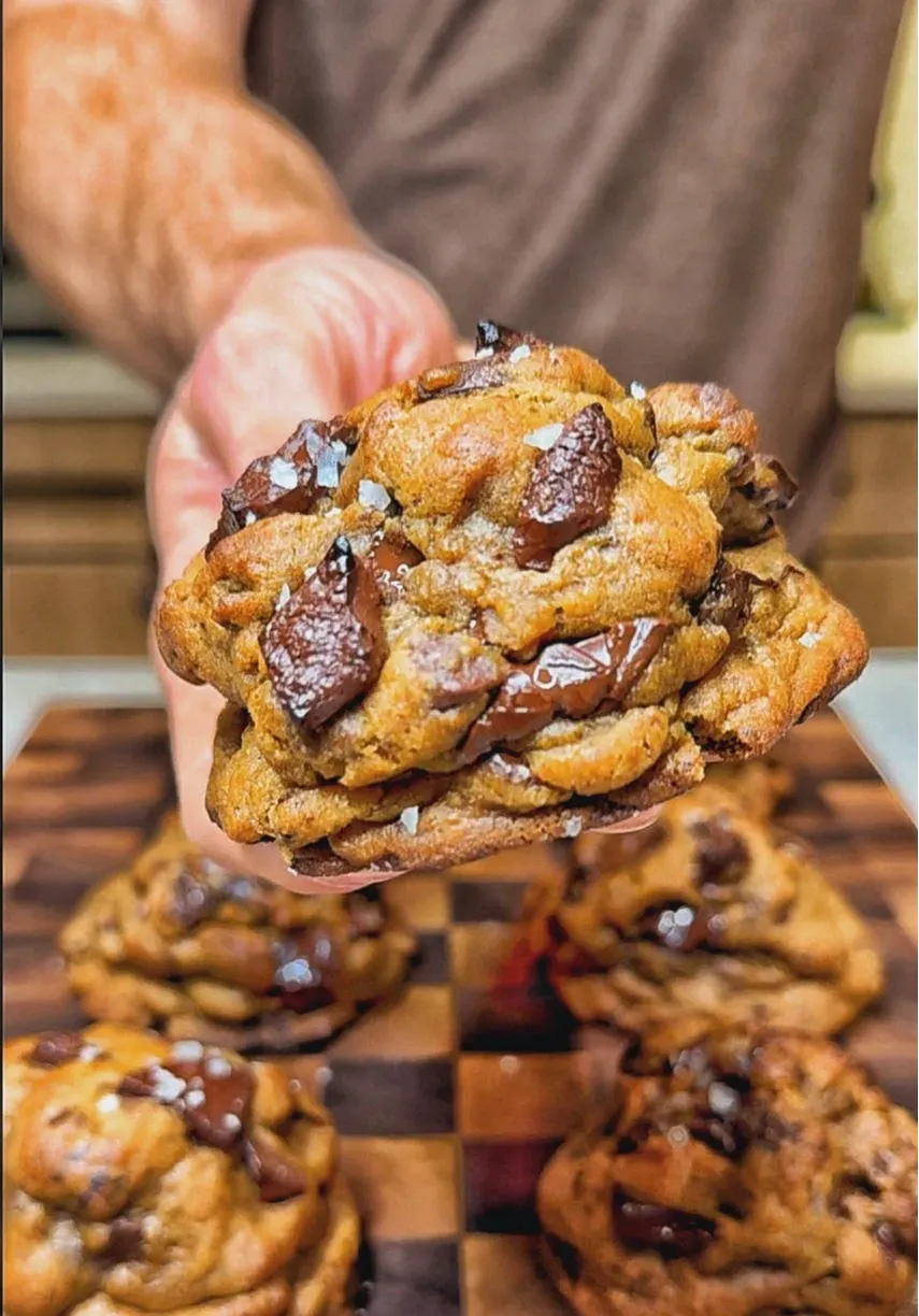 monster-6-oz.-chocolate-chip-cookie