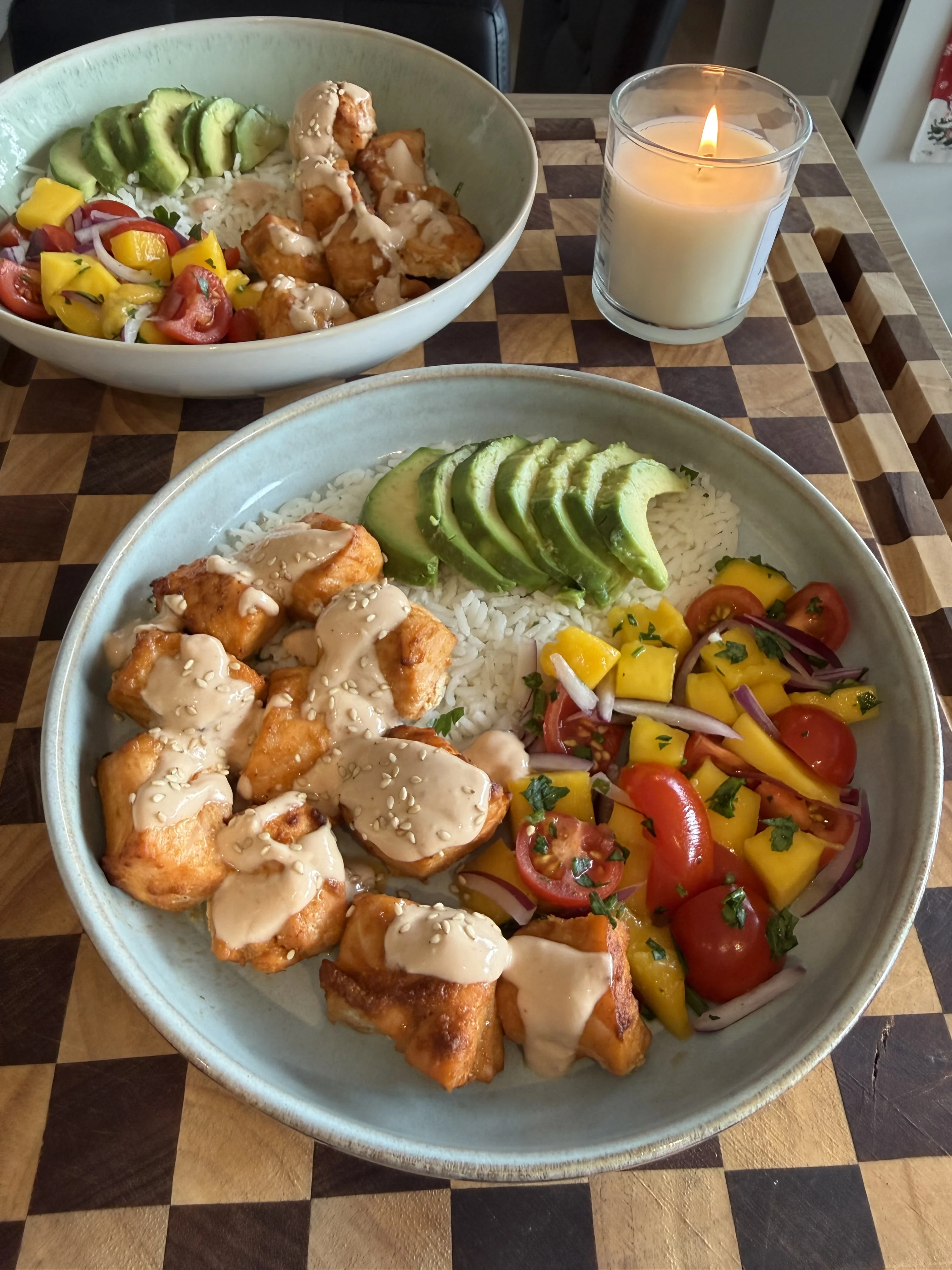 salmon-bowl-with-mango-salad