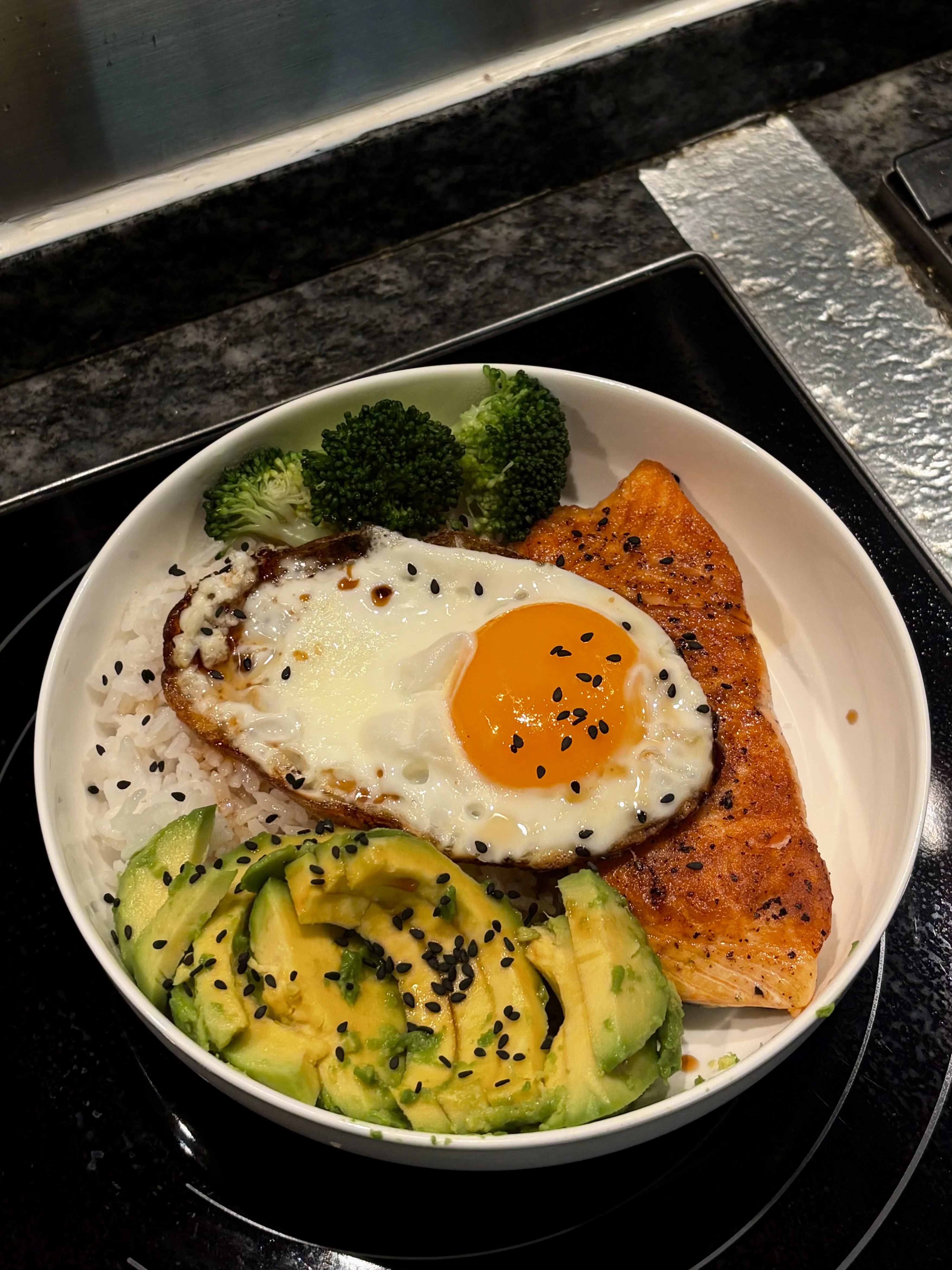 salmon-and-avocado-rice-bowl-with-gochujang-mayo