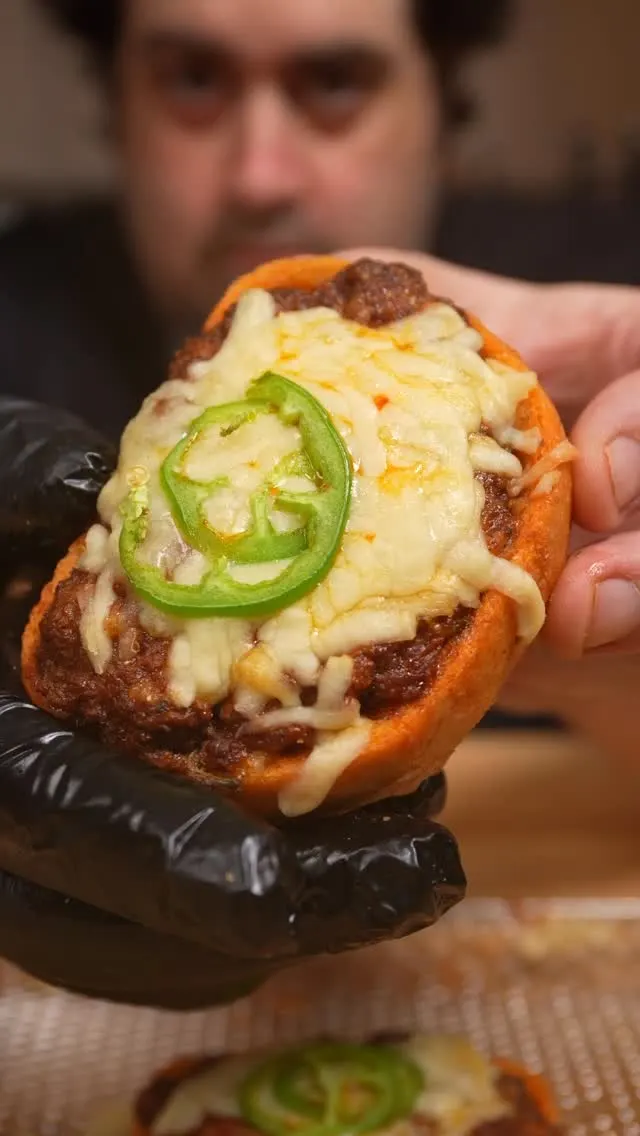 chorizo-sausage-garlic-bread
