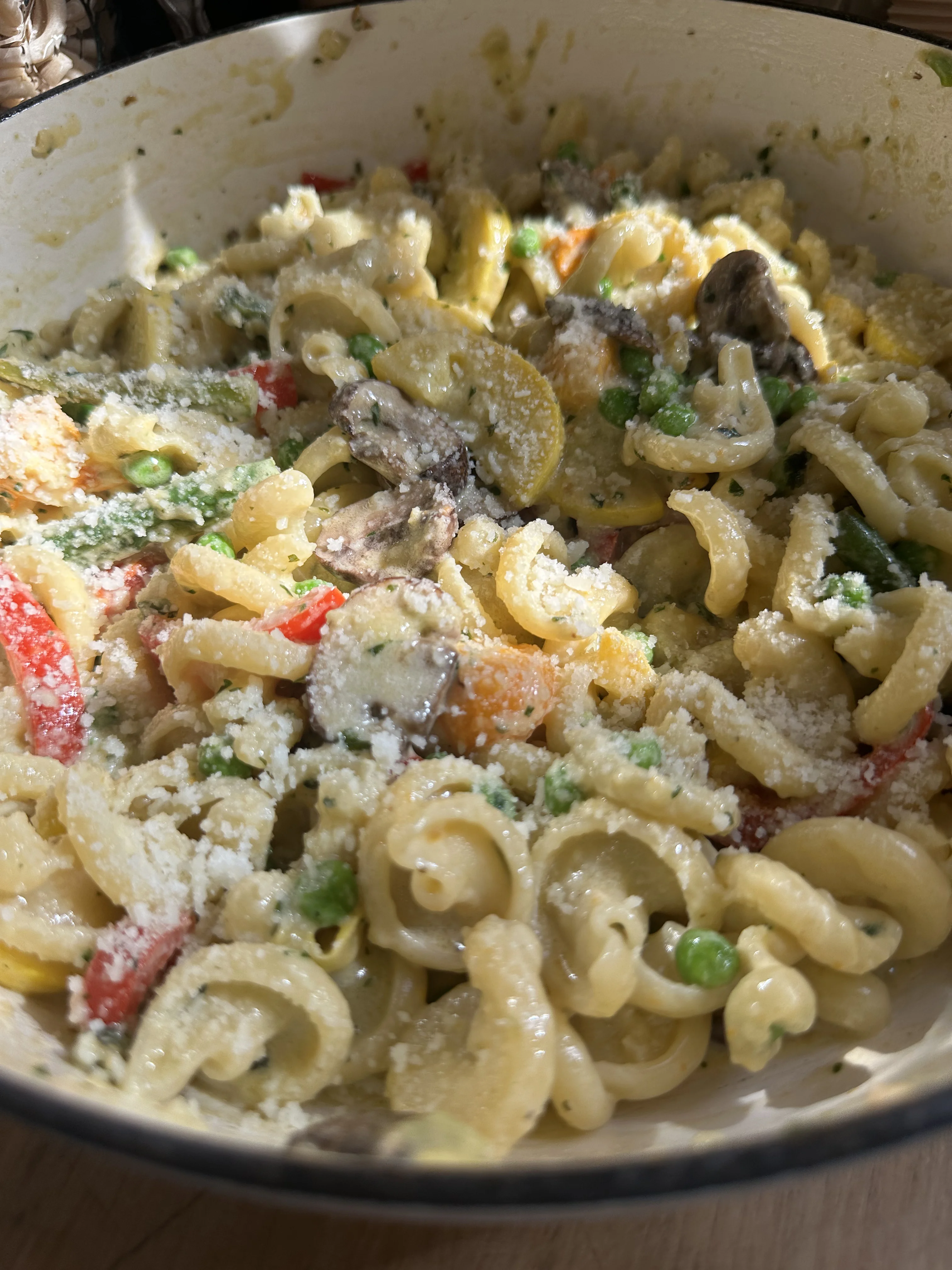 creamy-pesto-pasta-primavera