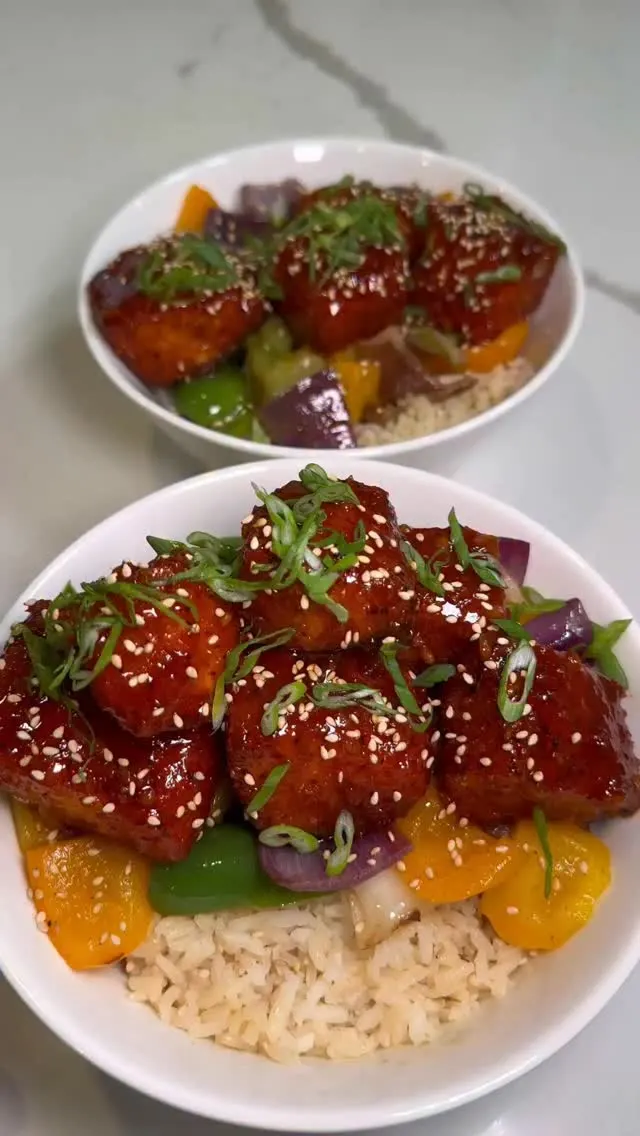 crispy-korean-salmon-bites-with-stir-fry-vegetables-and-sesame-scallion-rice