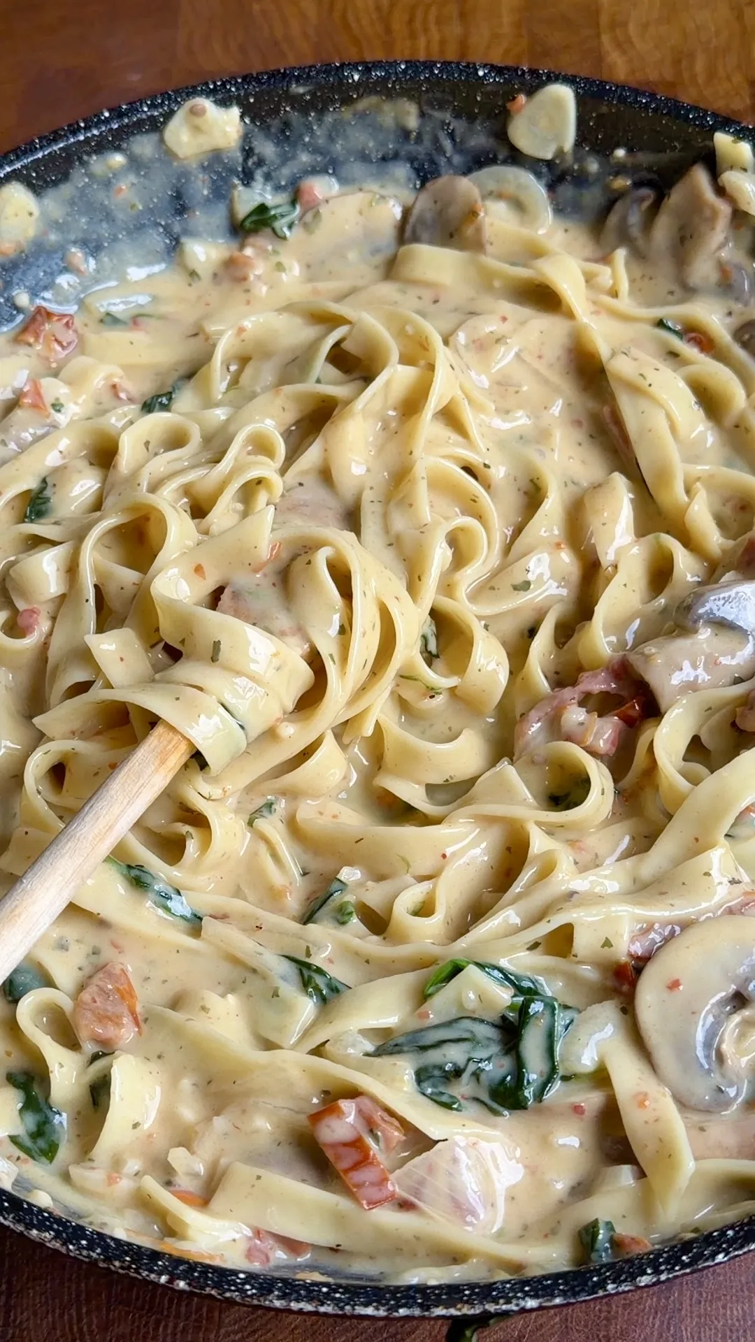 creamy-one-pan-mushroom-pasta-with-spinach