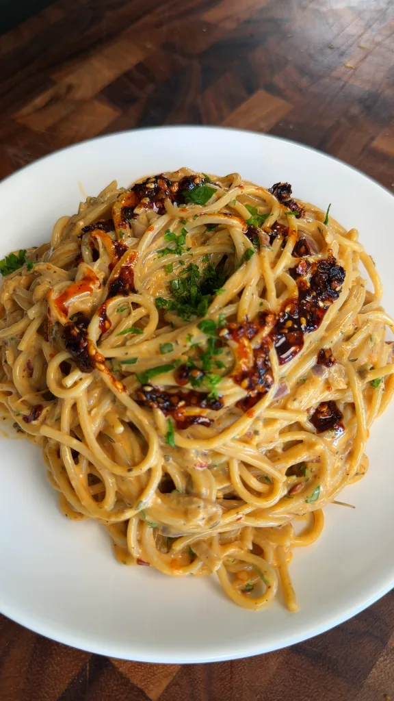 caramelized-onion-pasta-with-chilli-oil