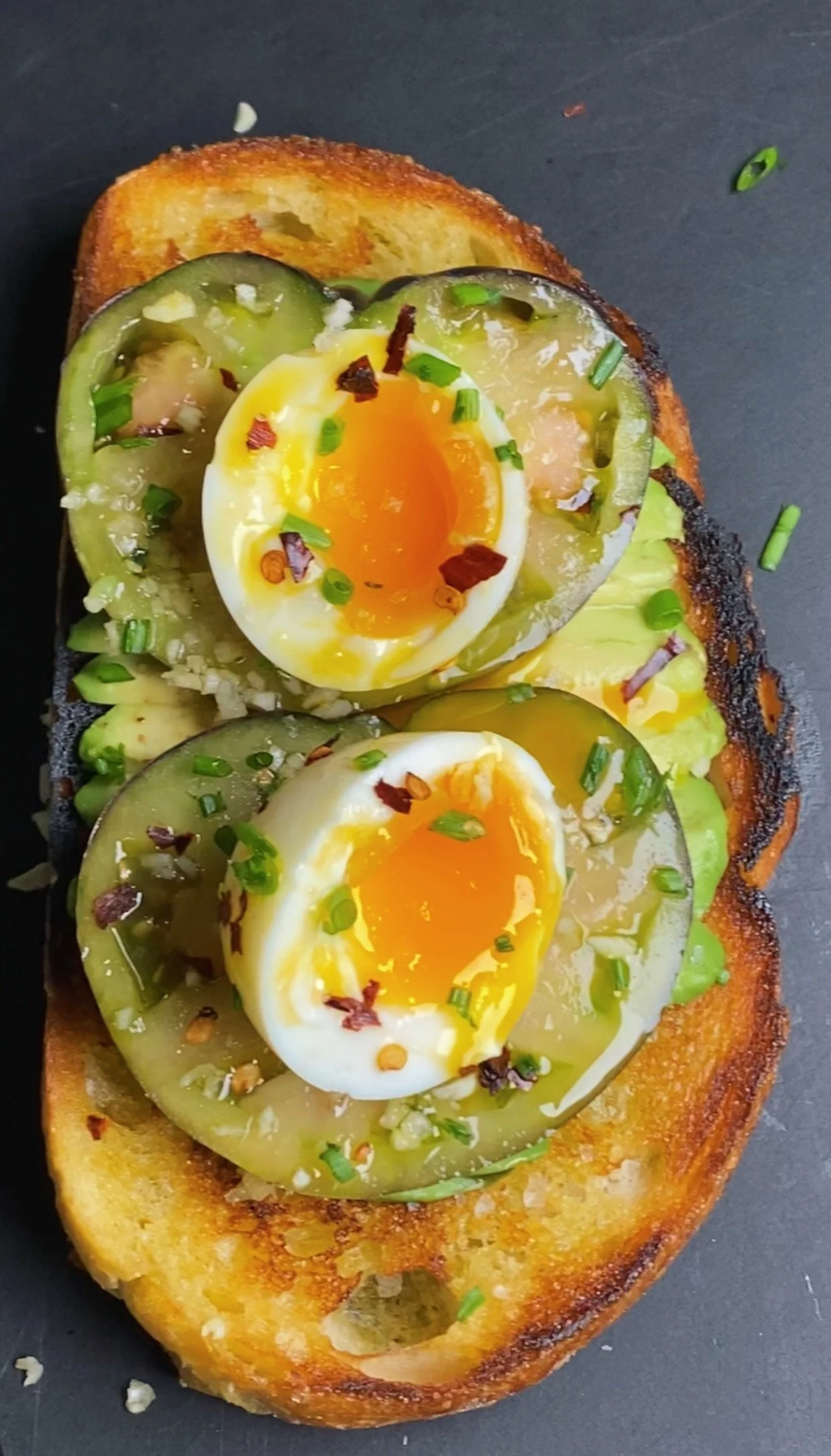 heirloom-tomato-avocado-toast