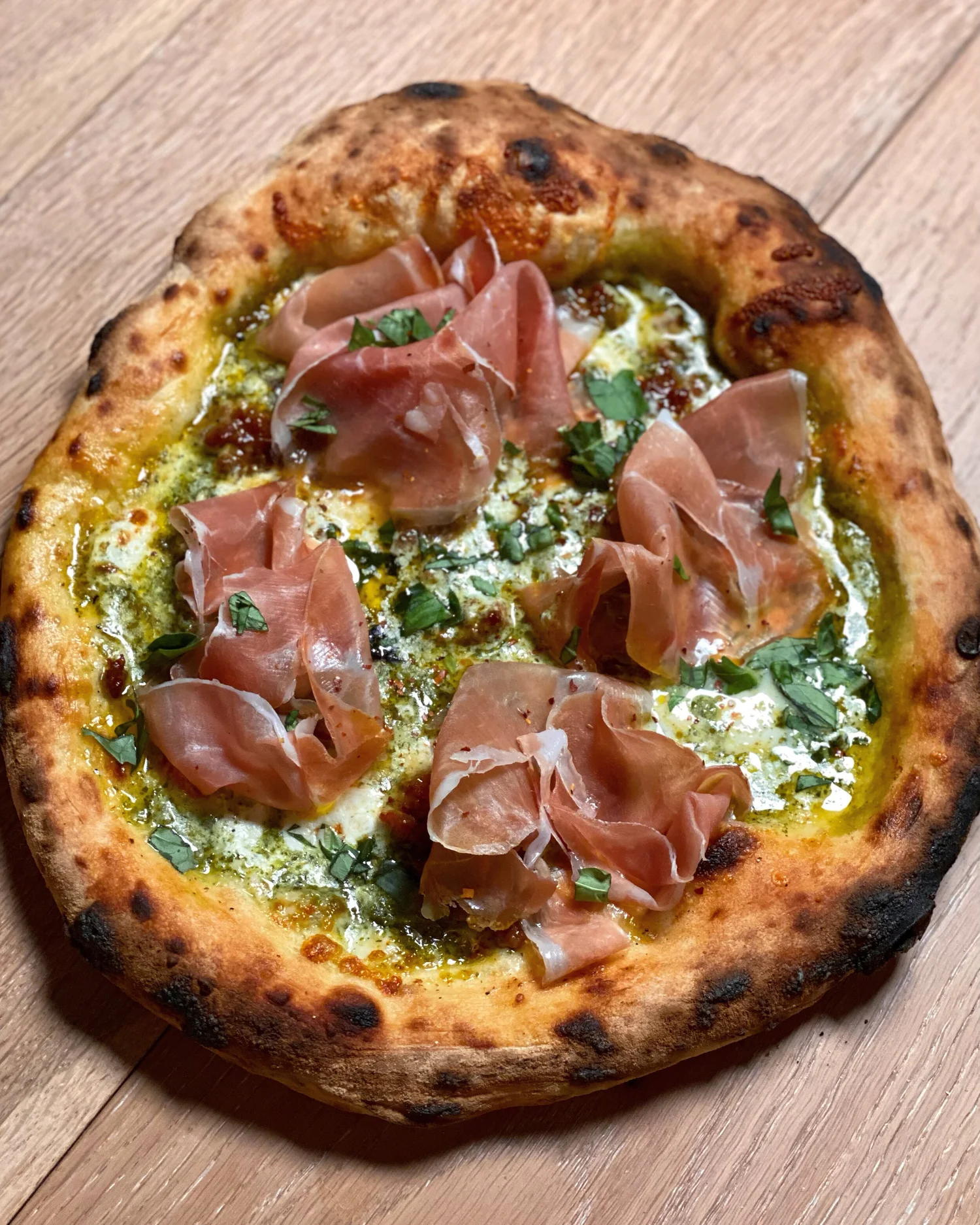 pesto-prosciutto-pizza