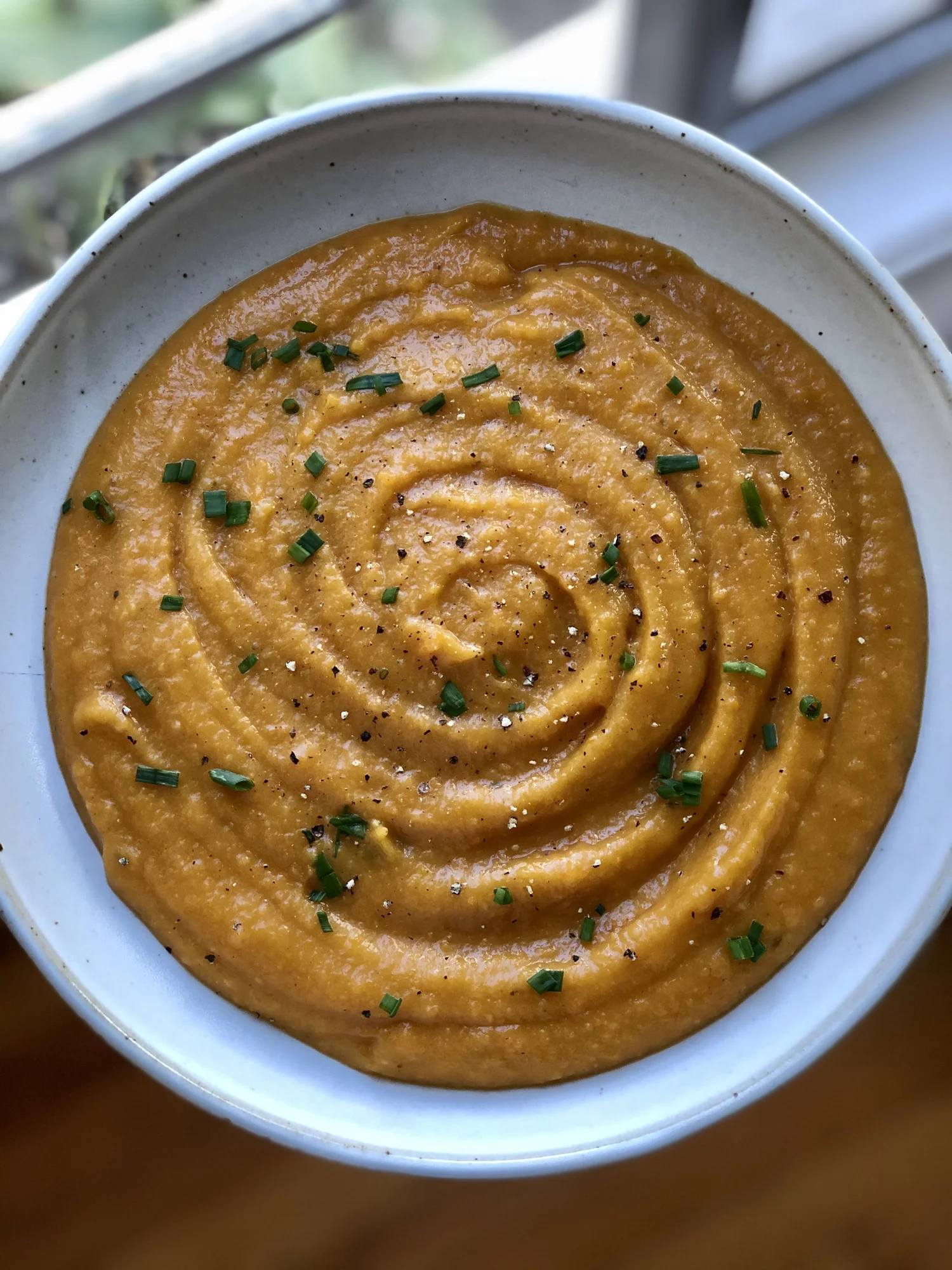 5-ingredient-carrot-ginger-soup-(dairy-free-paleo-whole30-vegan)