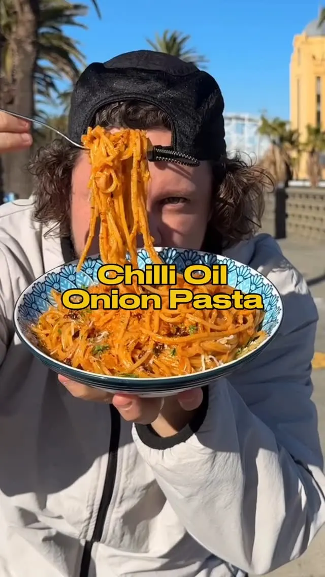 chilli-oil-onion-pasta