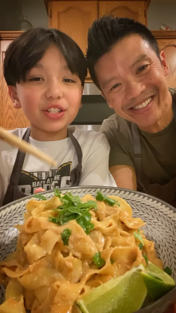 thai-peanut-chicken-noodles