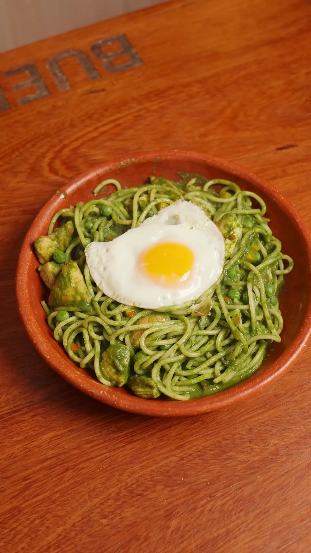 tallarines-verdes-a-la-nortena-(estilo-arroz-con-pollo)-green-noodles-northern-style-(chicken-rice-style)