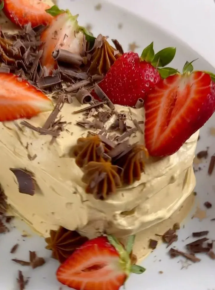 no-bake-dulce-de-leche-and-chocolate-ripple-cake
