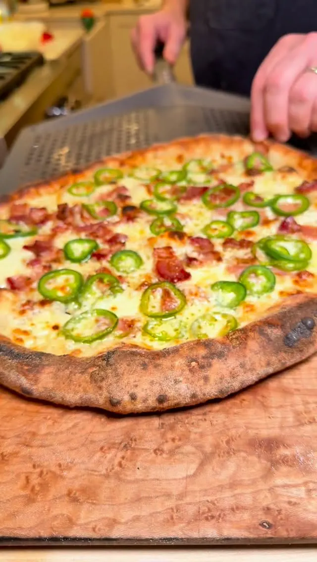 bacon-jalapeno-white-pizza