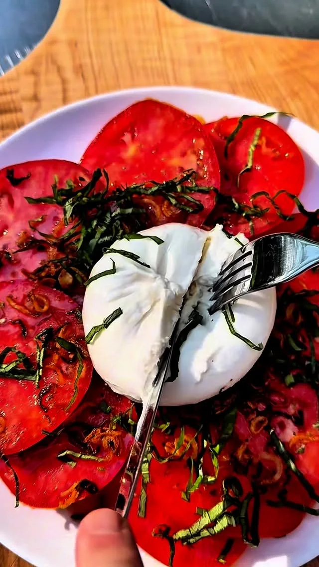 crispy-shallot-and-red-wine-vinegar-dressing-with-crispy-fried-shallots