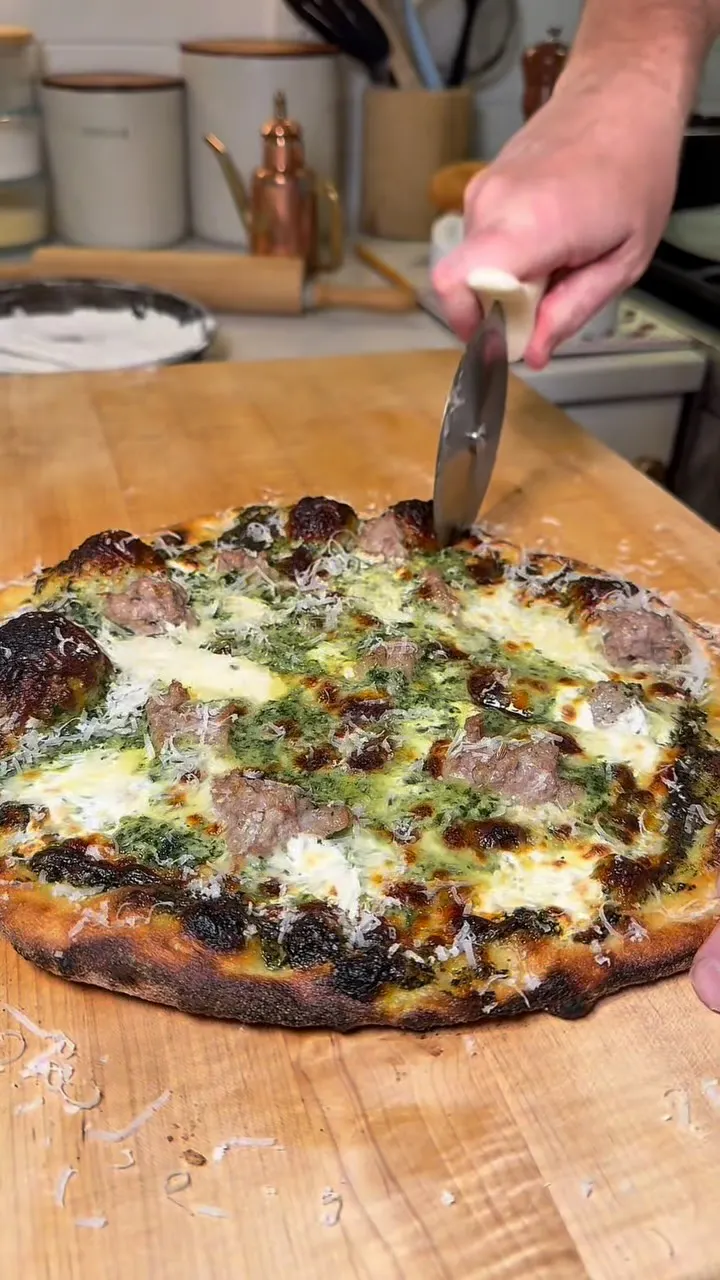 spinach-parmigiano-reggiano-cream-sauce-pizza-with-sausage-and-mozzarella