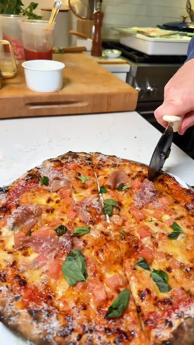 pink-pineapple-and-prosciutto-pizza