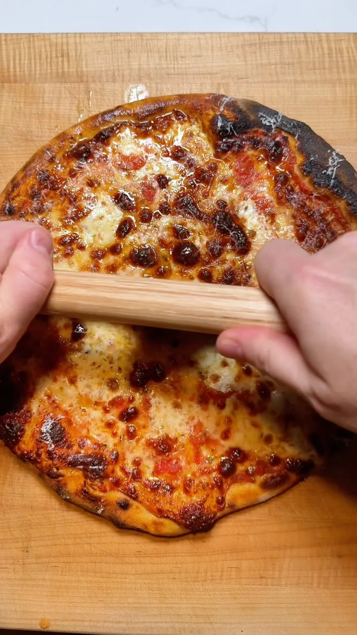 cheese-pizza-on-crispy-sourdough