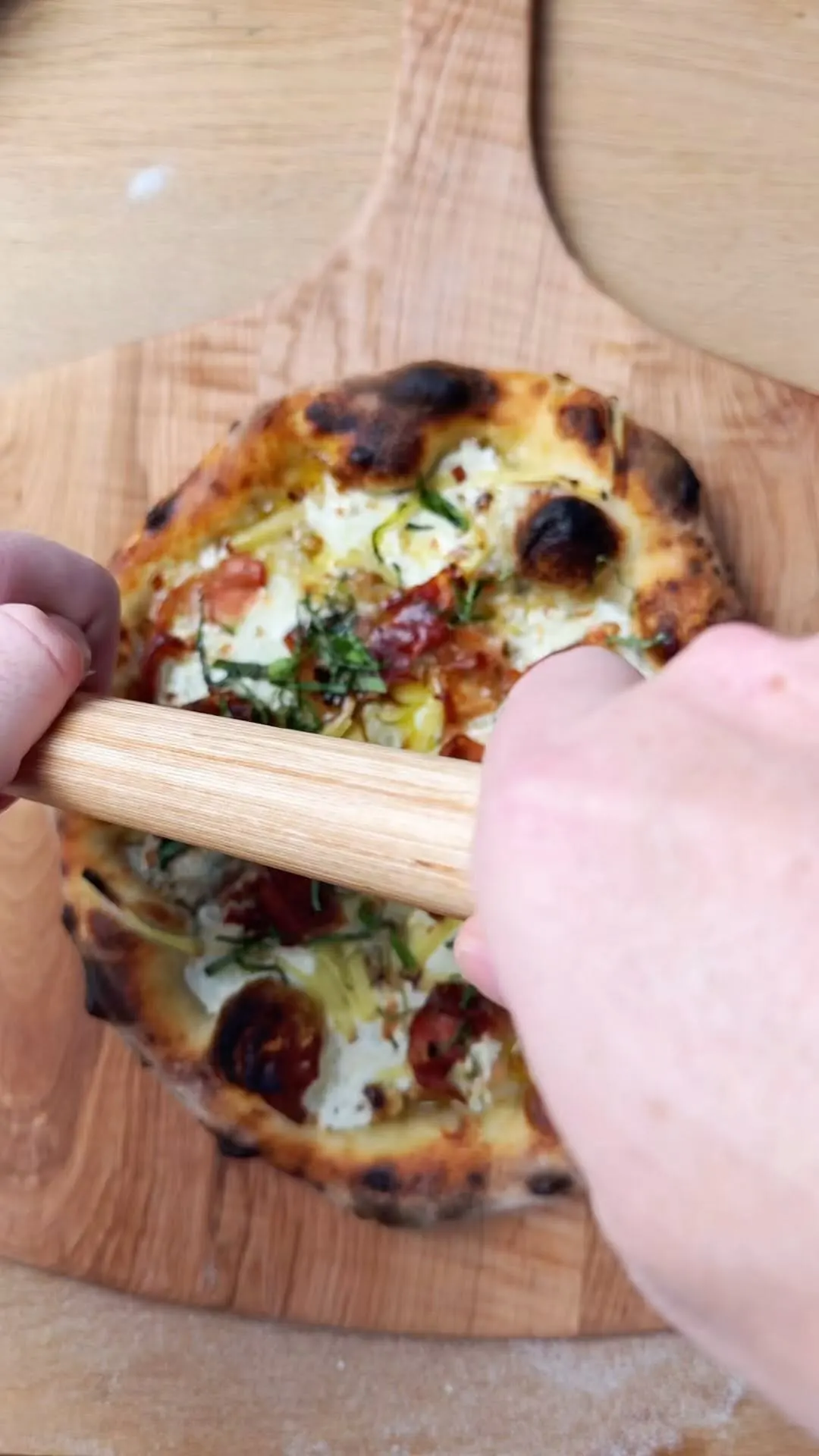 white-pizza-with-blue-cheese-mozzarella-apples-walnuts-and-crispy-prosciutto