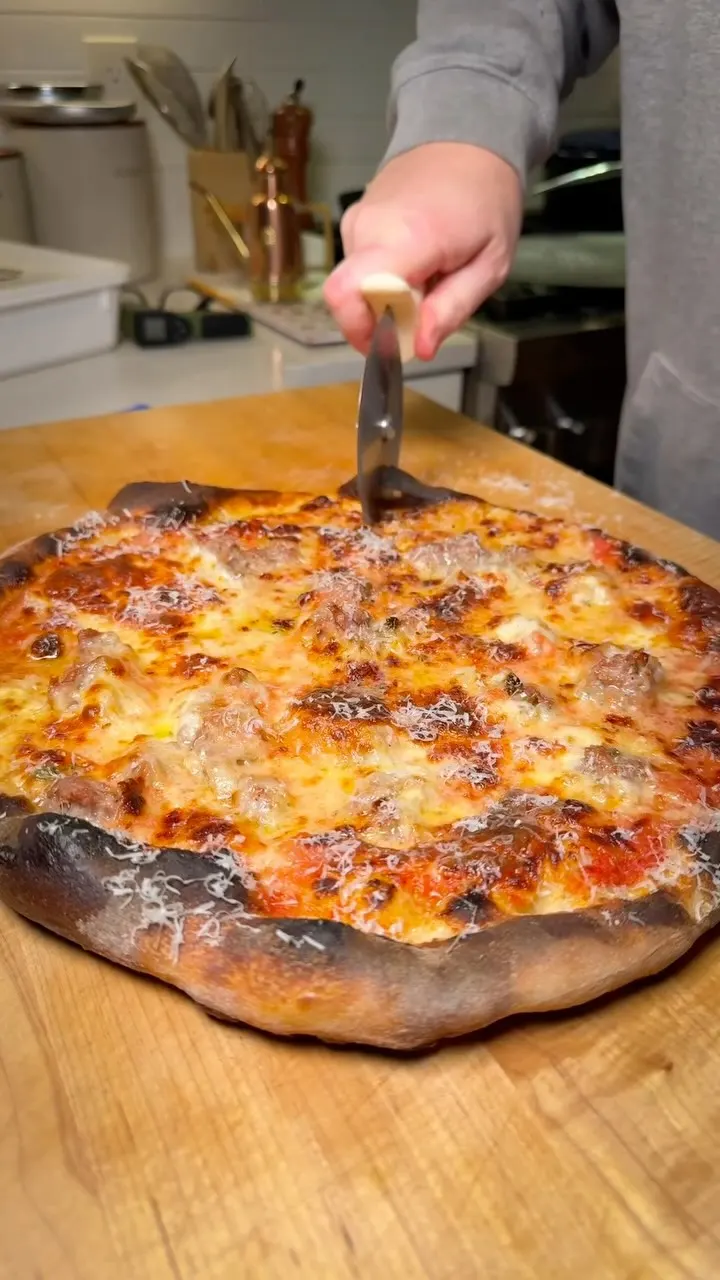 sourdough-pizza-with-fennel-sausage