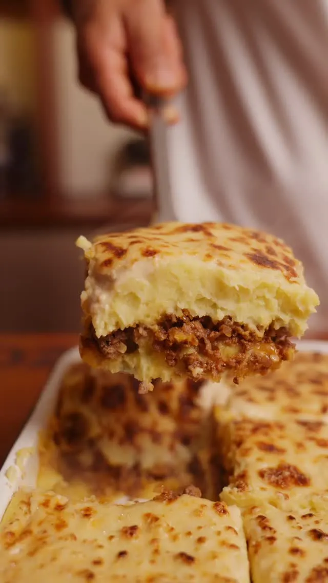 pastel-de-papa-cremoso-con-queso-parmesano-creamy-potato-pie-with-parmesan-cheese