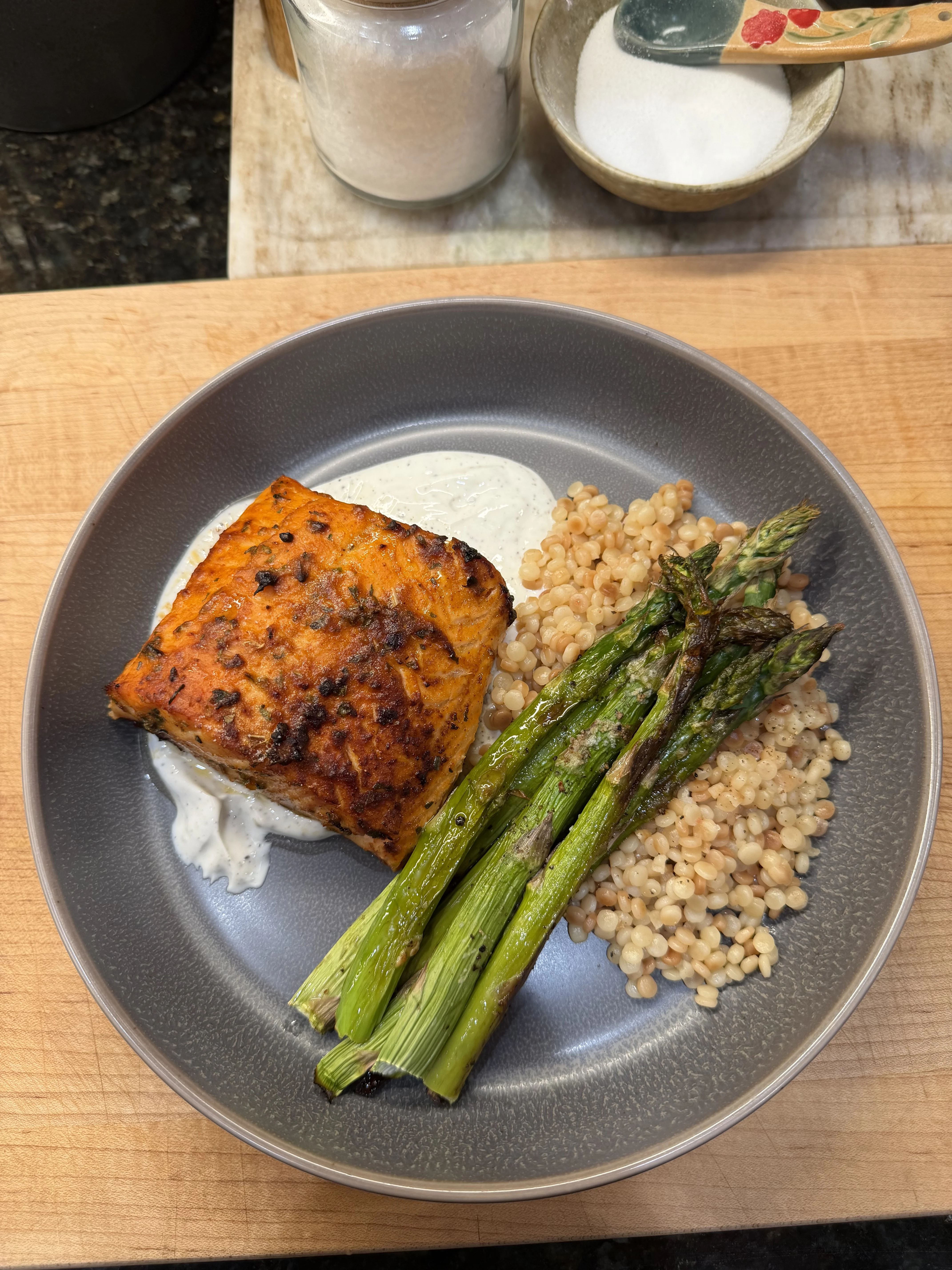 anti-inflammatory-salmon-with-couscous-and-yogurt-dip