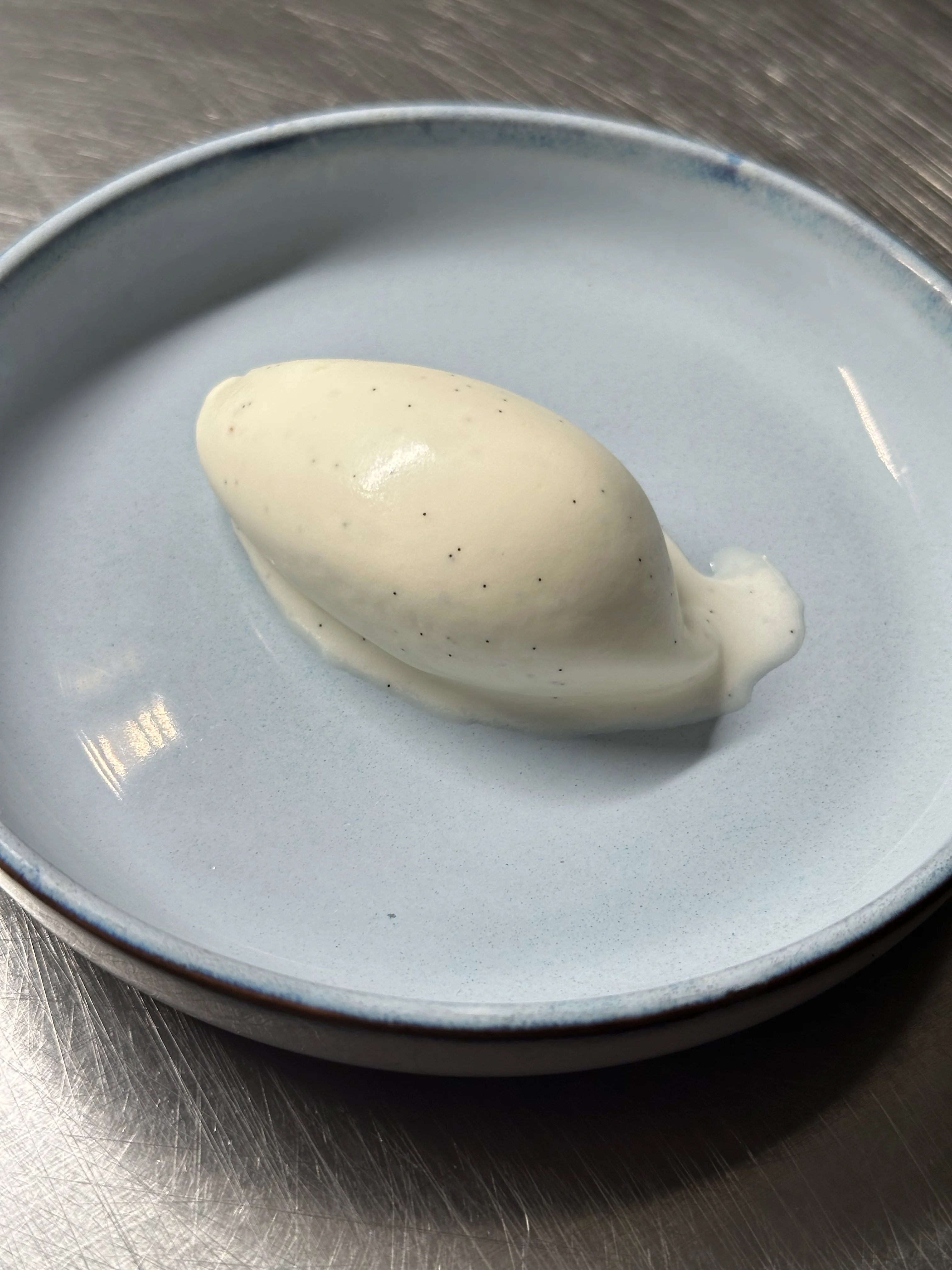 white-chocolate-milk-gelato