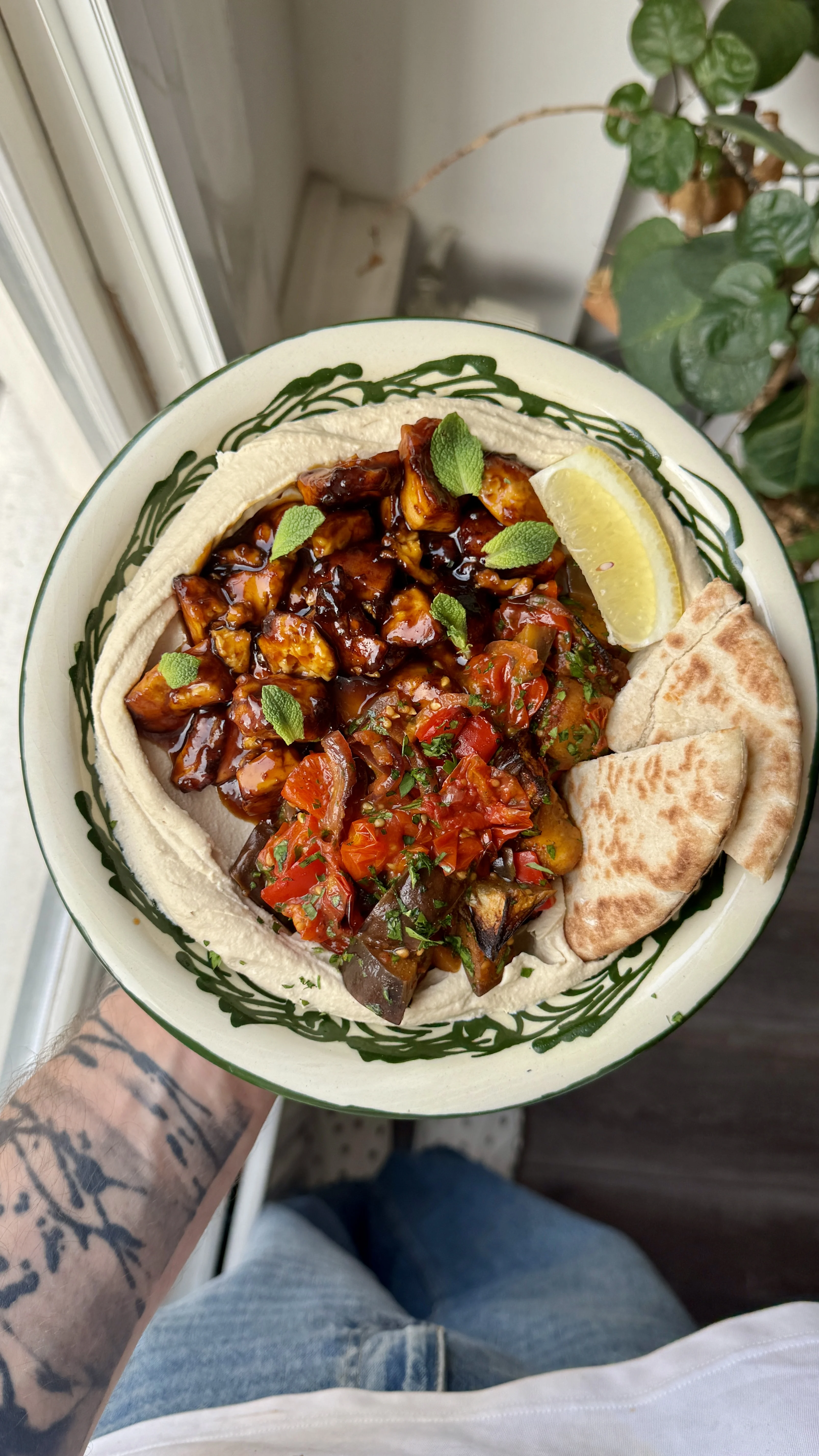 hummus-bowl-with-roasted-veg