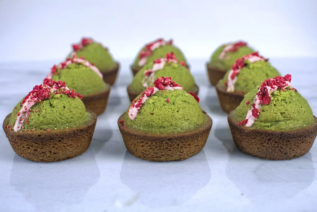 strawberry-matcha-muffins-(huge-cafe-trend)