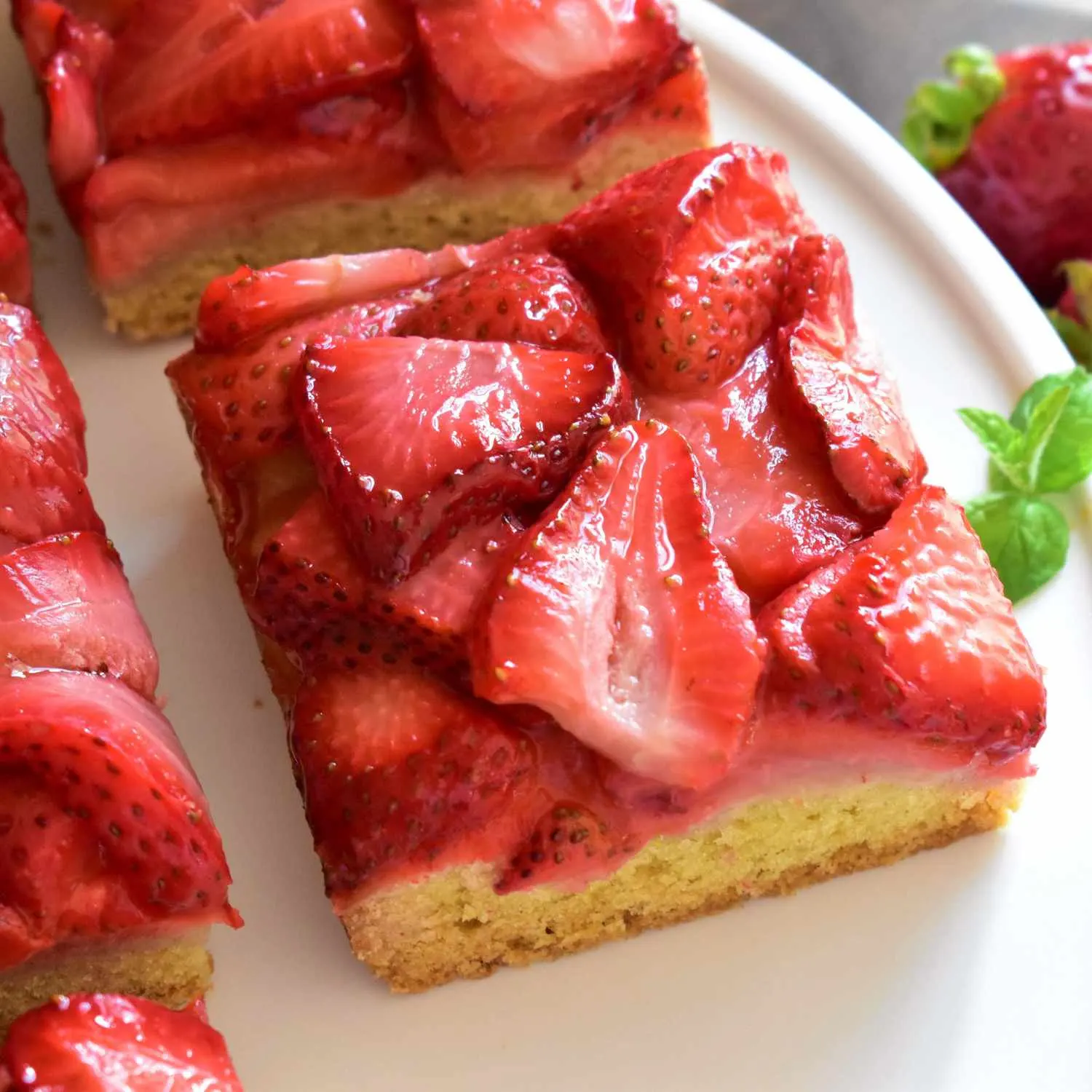 lavender-strawberry-shortbread-bars