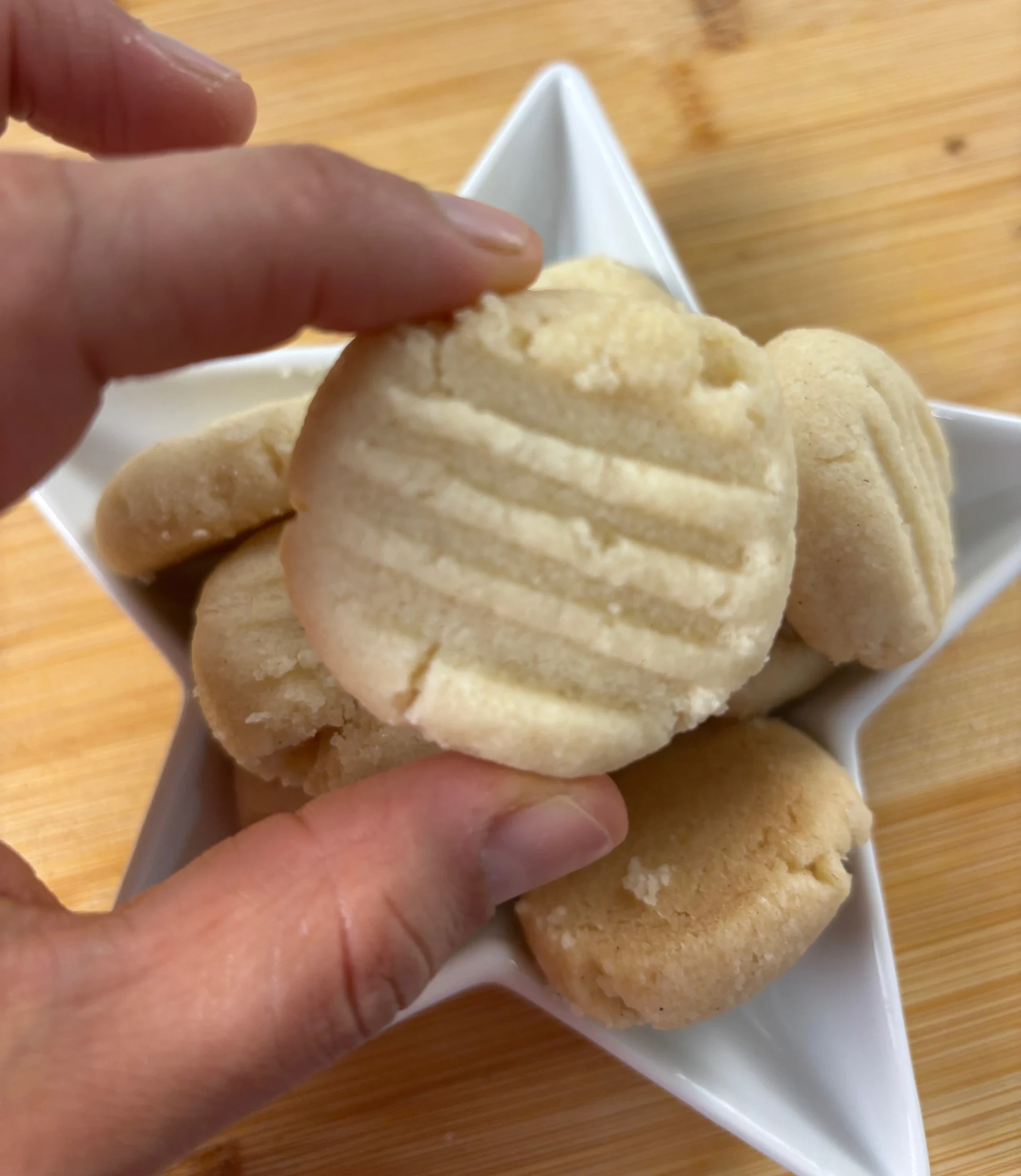 cinnamon-shortbread-cookies-or-polvorosas