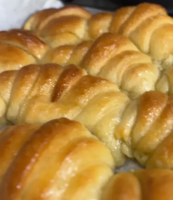 argentine-style-croissants-or-medialunas