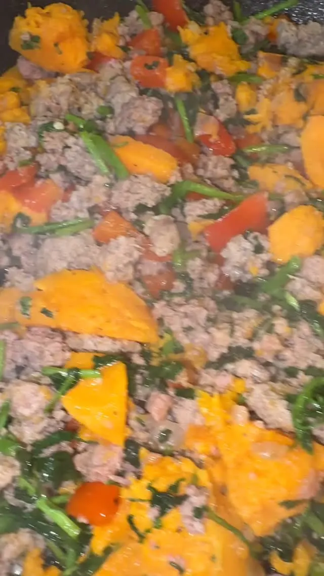 lean-ground-turkey-with-roasted-sweet-potatoes-caramelized-onion-red-bell-pepper-and-watercress