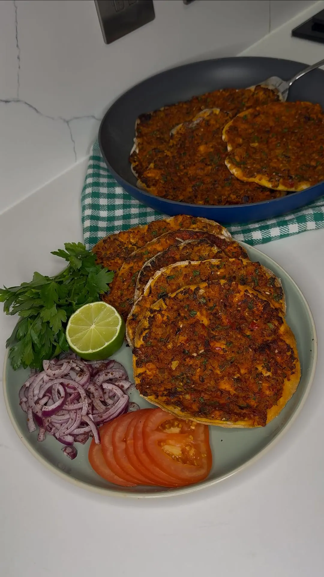 somonlu-lahmacun-(balikli-lahmacun)