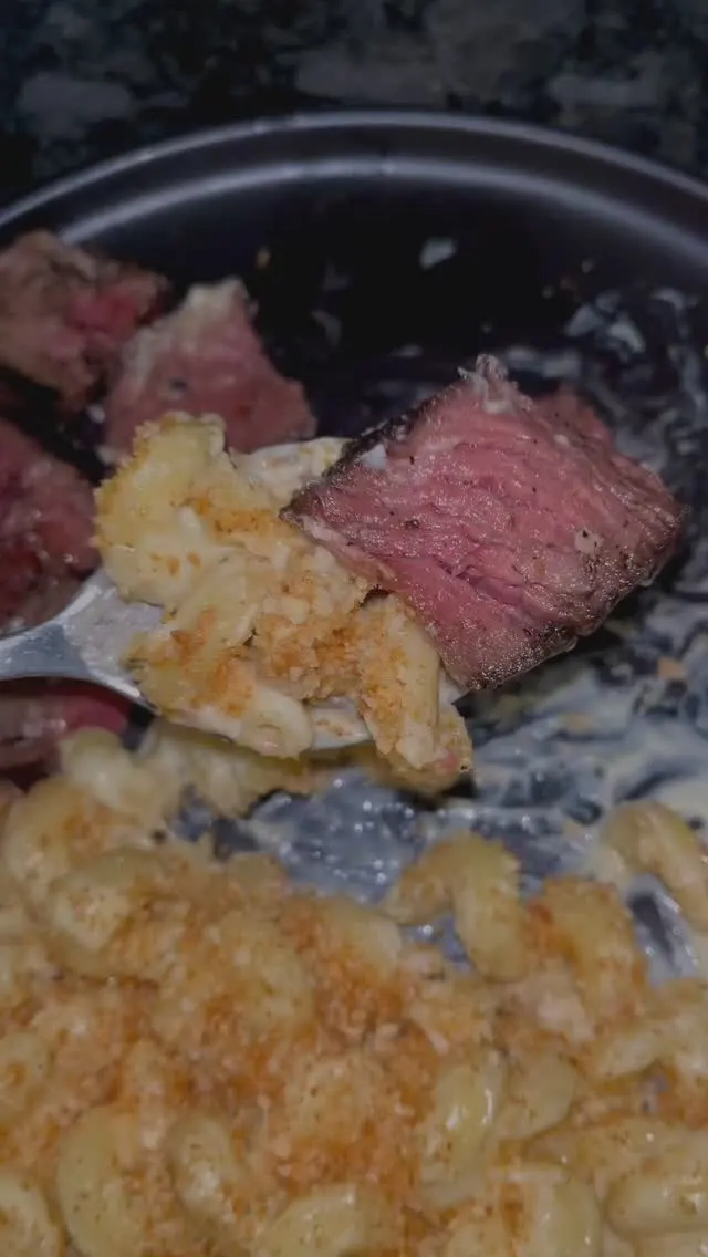 tomahawk-ribeye-mac-and-cheese